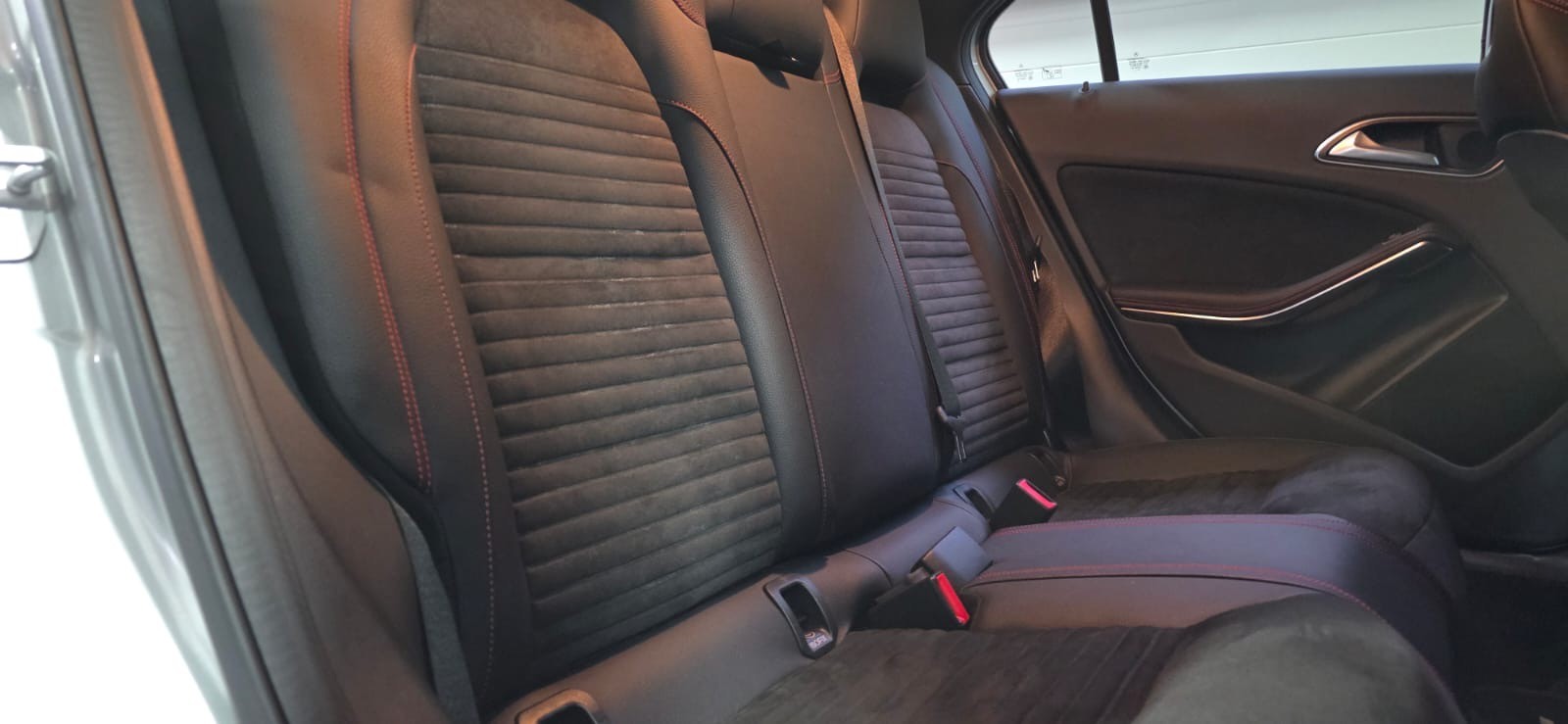 MERCEDES-BENZ A 250 AMG Line 7G-DCT *CH-FAHRZEUG*-image-24
