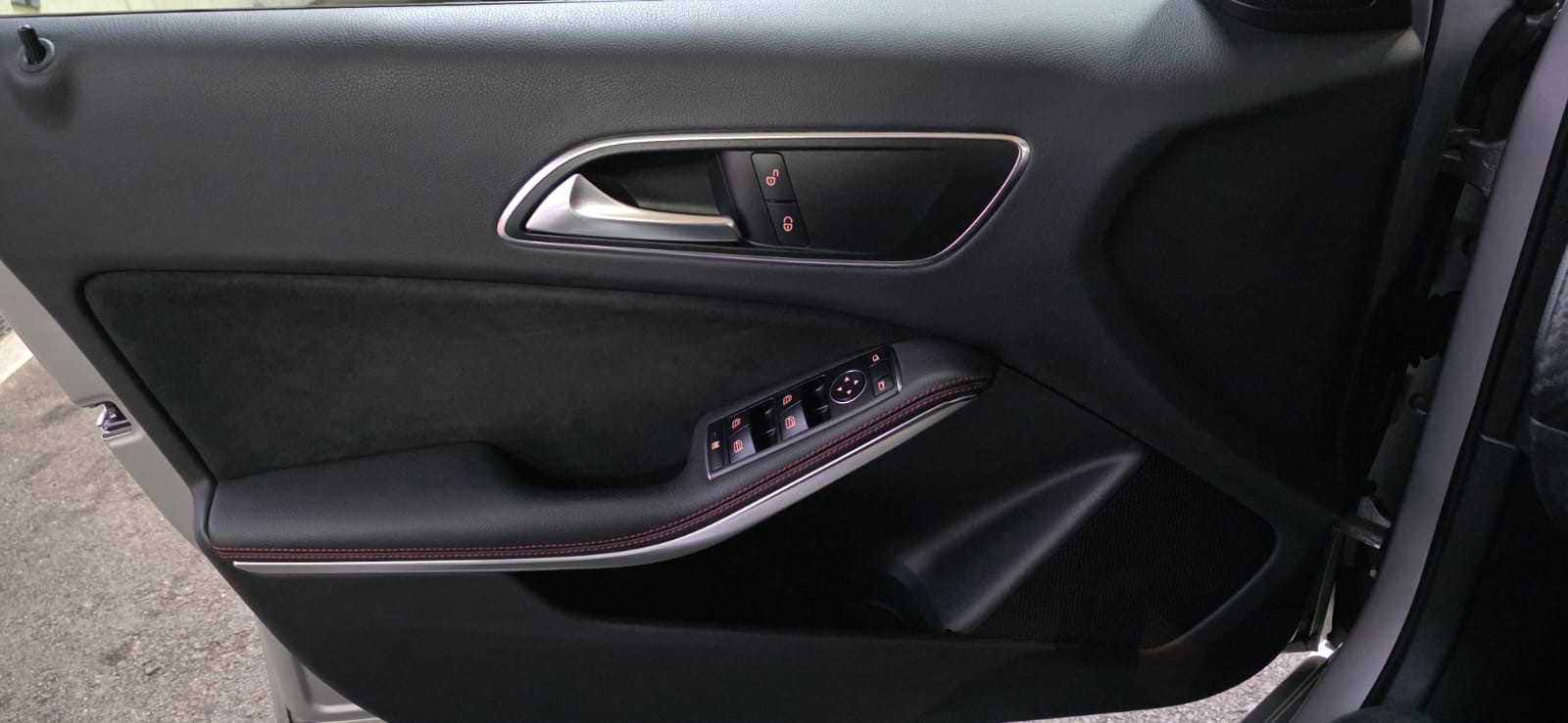 MERCEDES-BENZ A 250 AMG Line 7G-DCT *CH-FAHRZEUG*-image-14