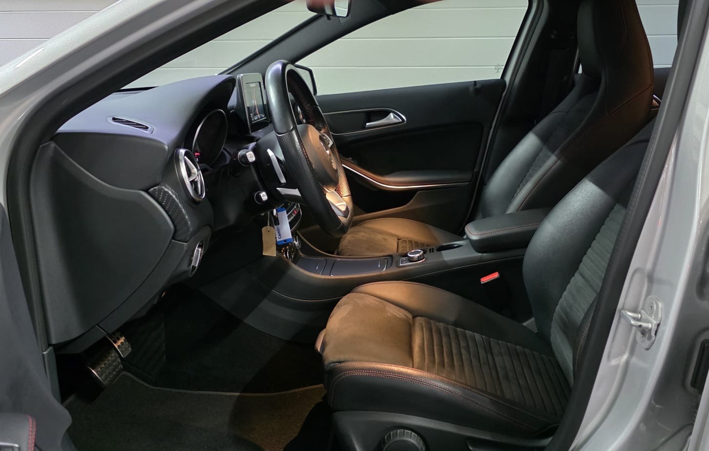MERCEDES-BENZ A 250 AMG Line 7G-DCT *CH-FAHRZEUG*-image-10