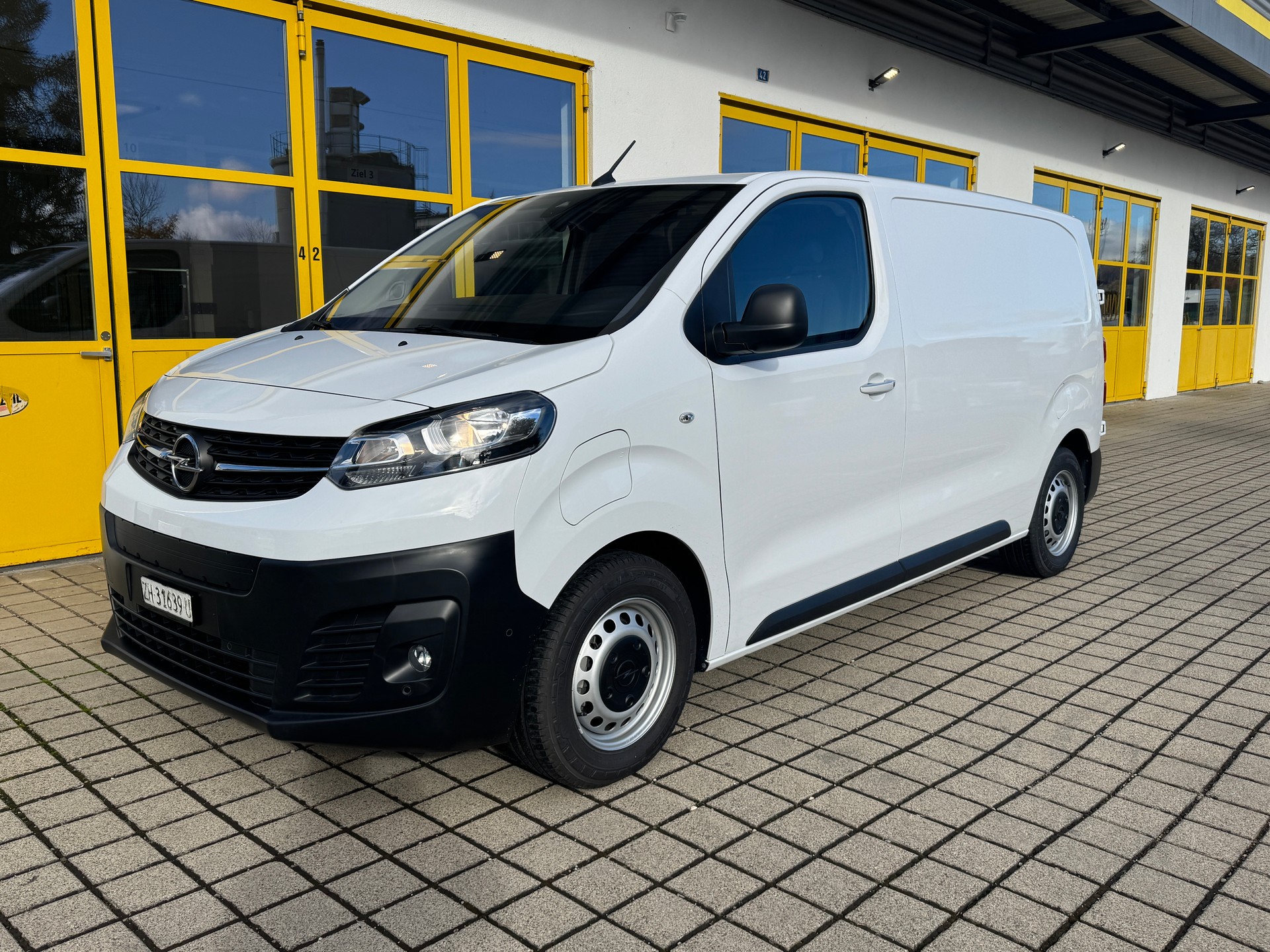OPEL Vivaro Cargo-e 75 kWh M-image-0