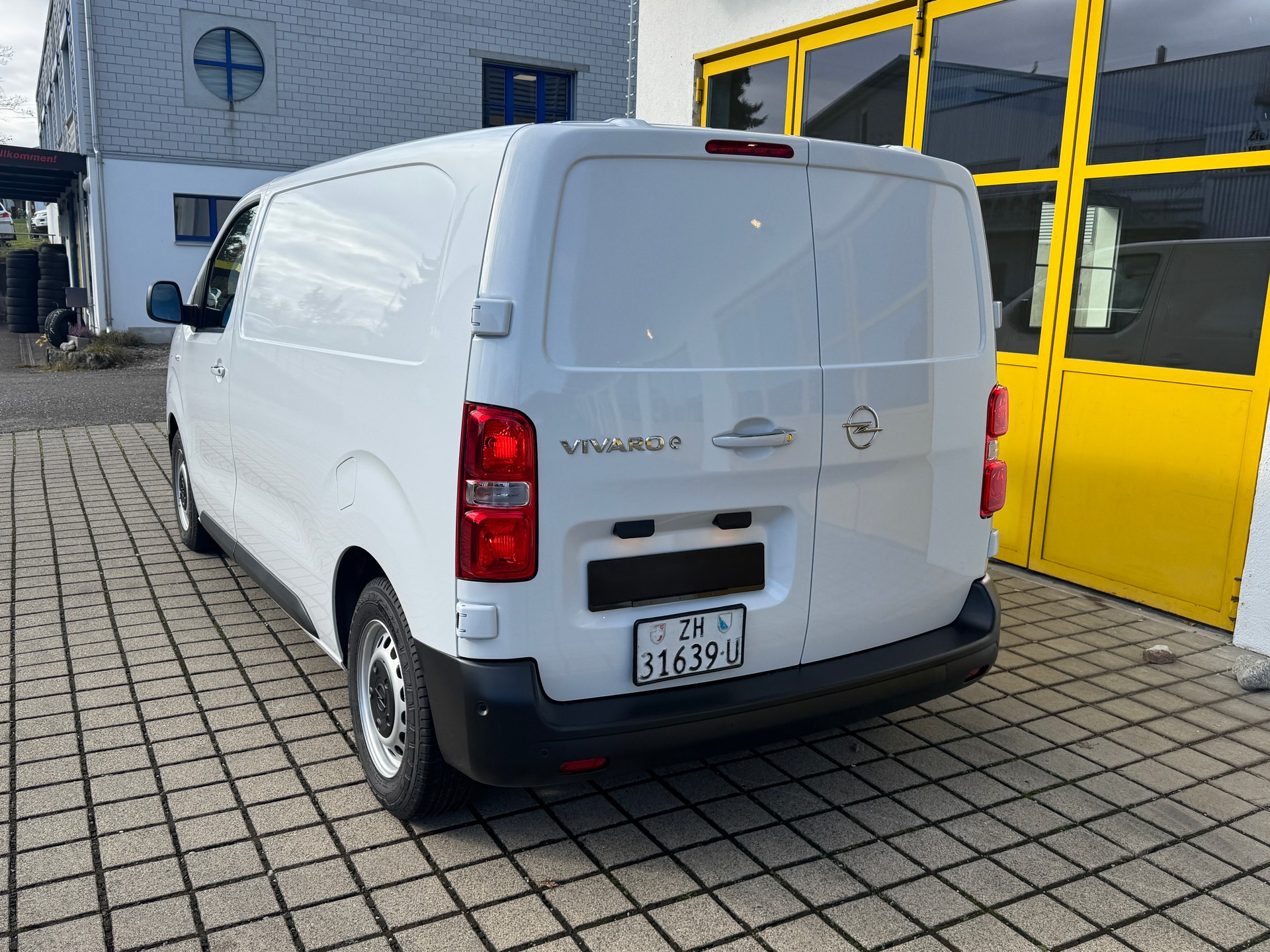 OPEL Vivaro Cargo-e 75 kWh M-image-1