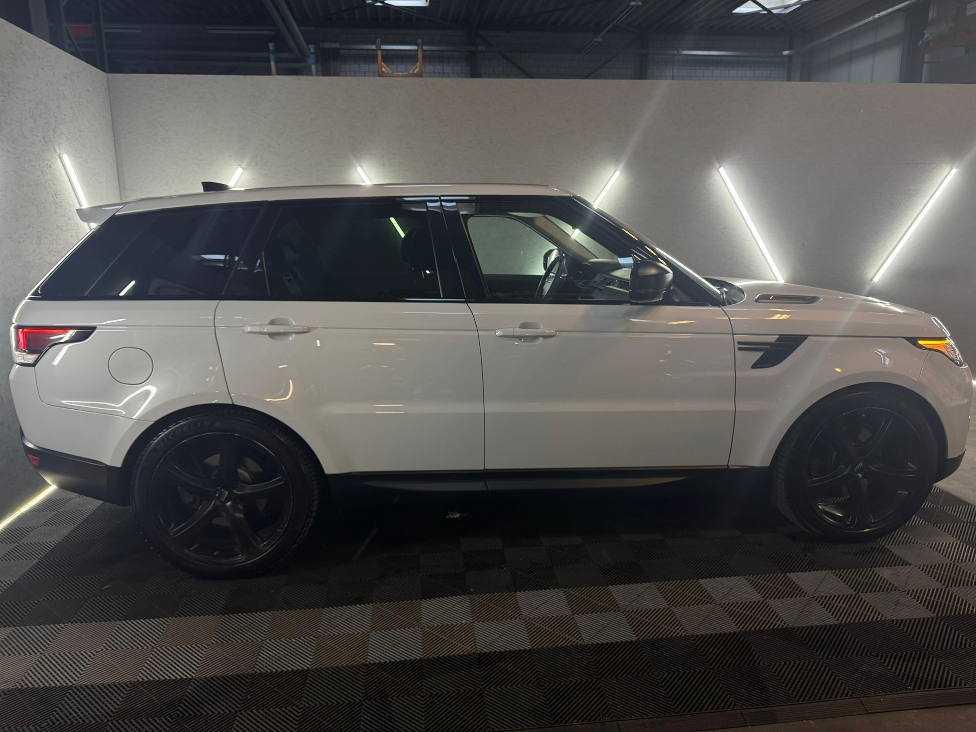 LAND ROVER Range Rover Sport 3.0 TDV6 HSE Dynamic Automatic-image-3