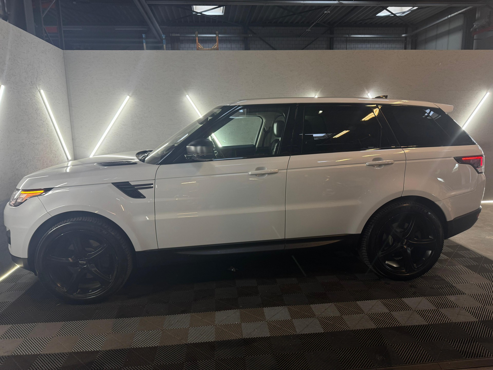 LAND ROVER Range Rover Sport 3.0 TDV6 HSE Dynamic Automatic-image-4