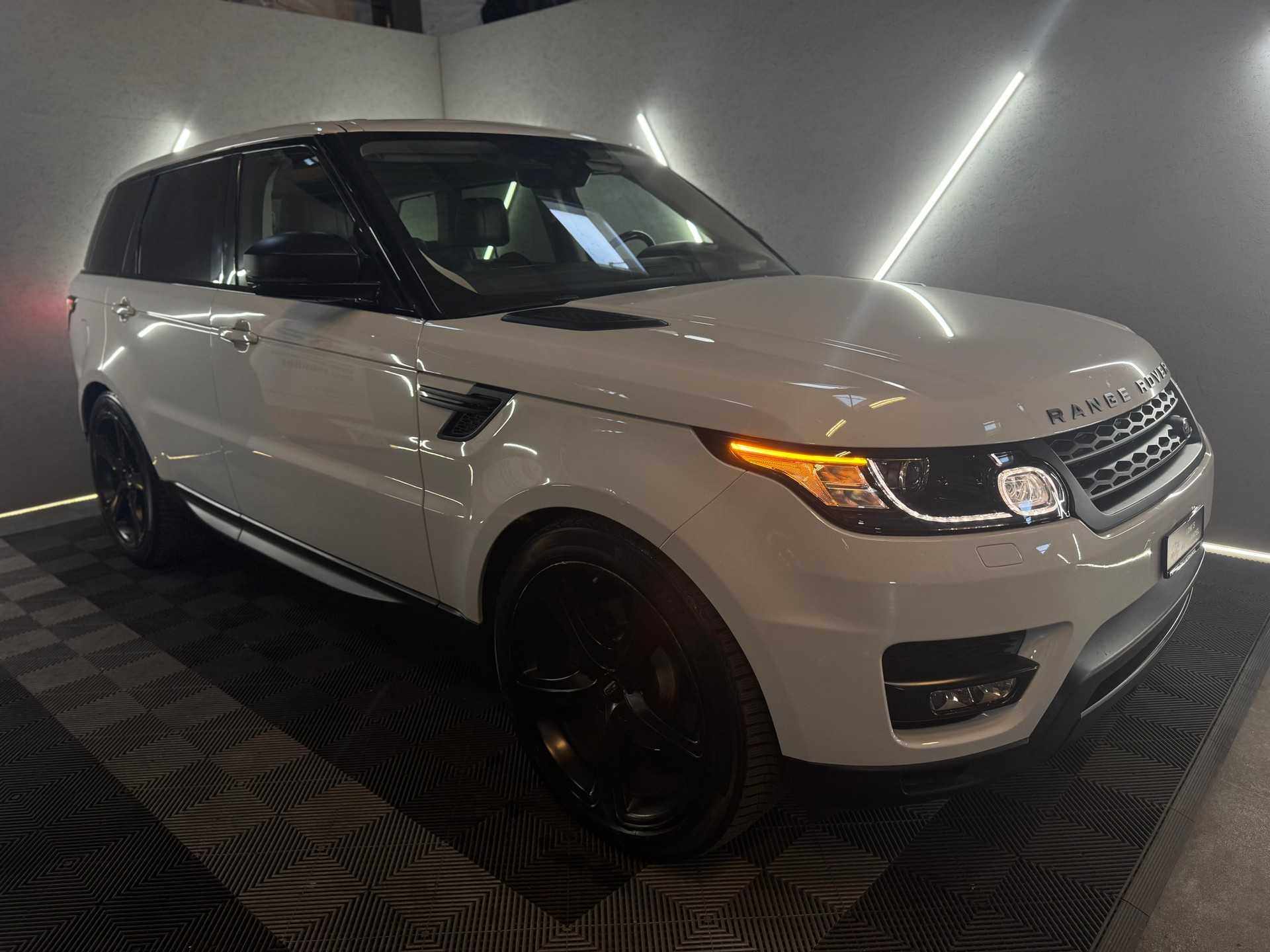LAND ROVER Range Rover Sport 3.0 TDV6 HSE Dynamic Automatic-image-1