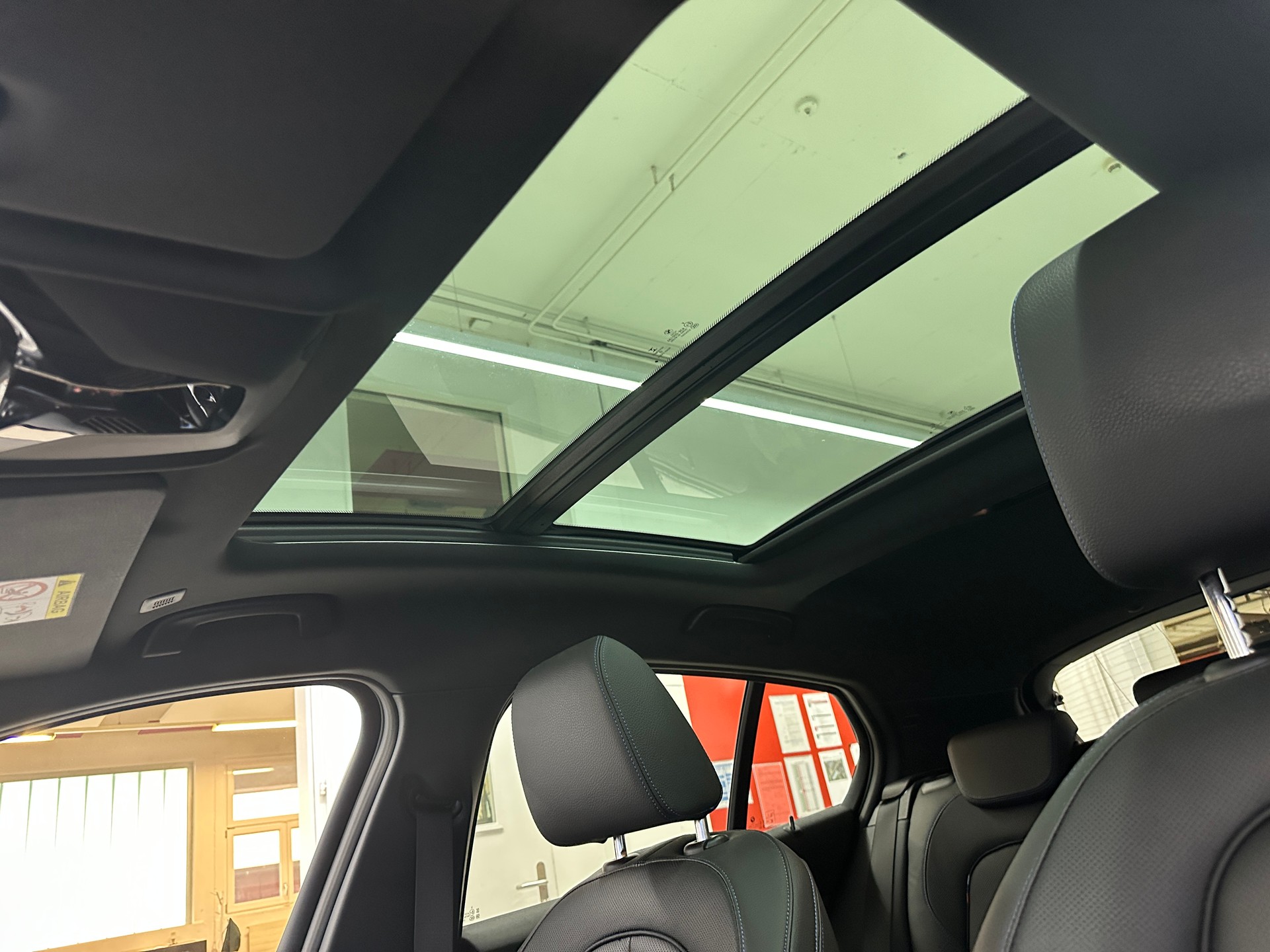 BMW M135i xDrive Steptronic-image-12