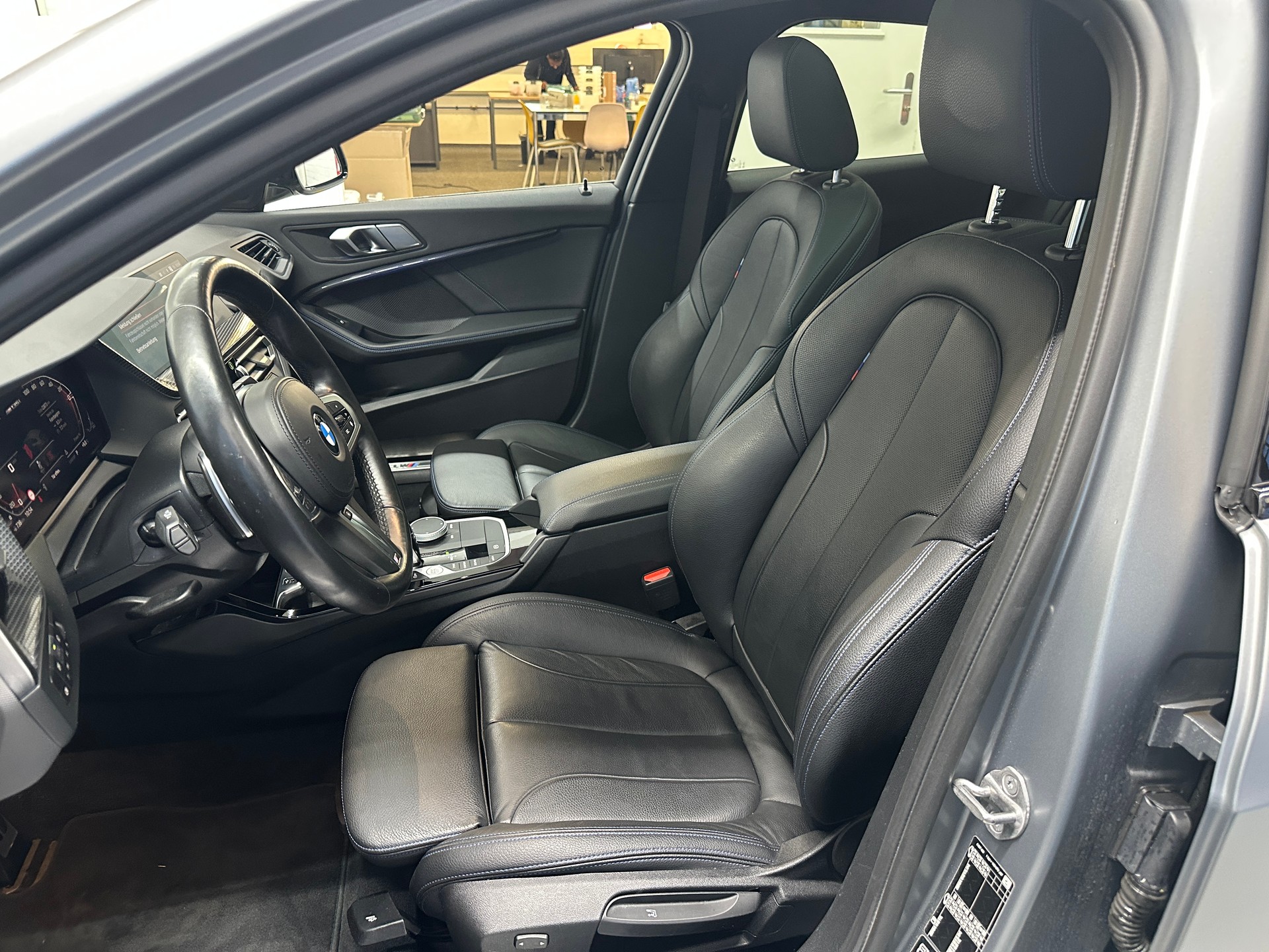 BMW M135i xDrive Steptronic-image-7