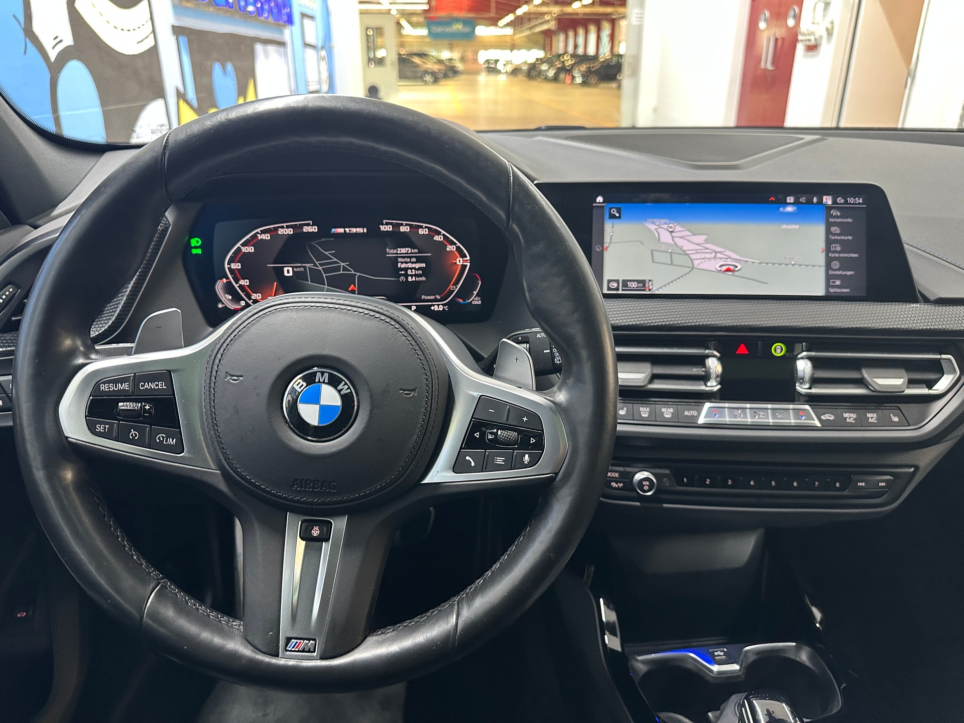 BMW M135i xDrive Steptronic-image-10