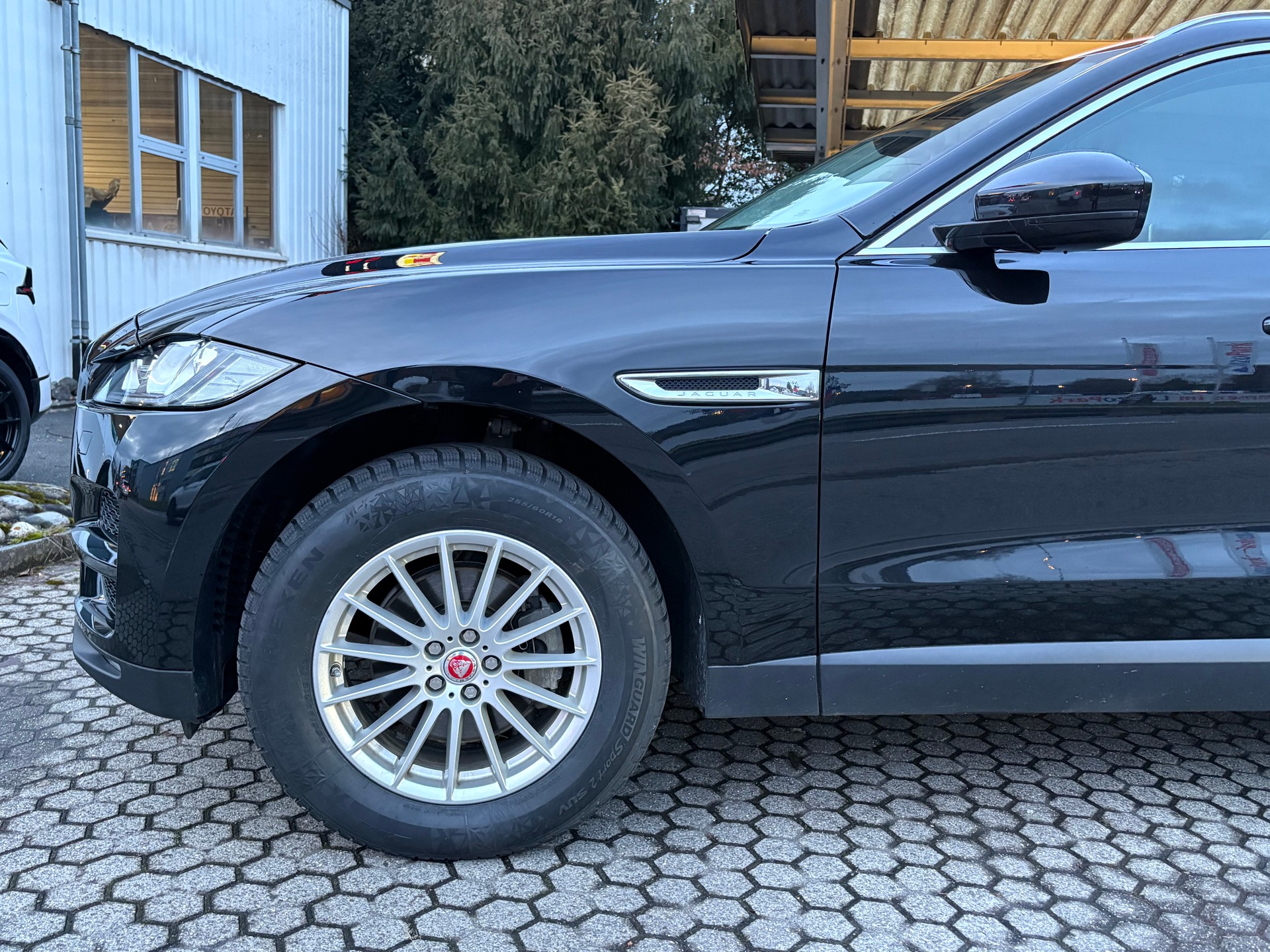 JAGUAR F-Pace 2.0d Portfolio AWD-image-1