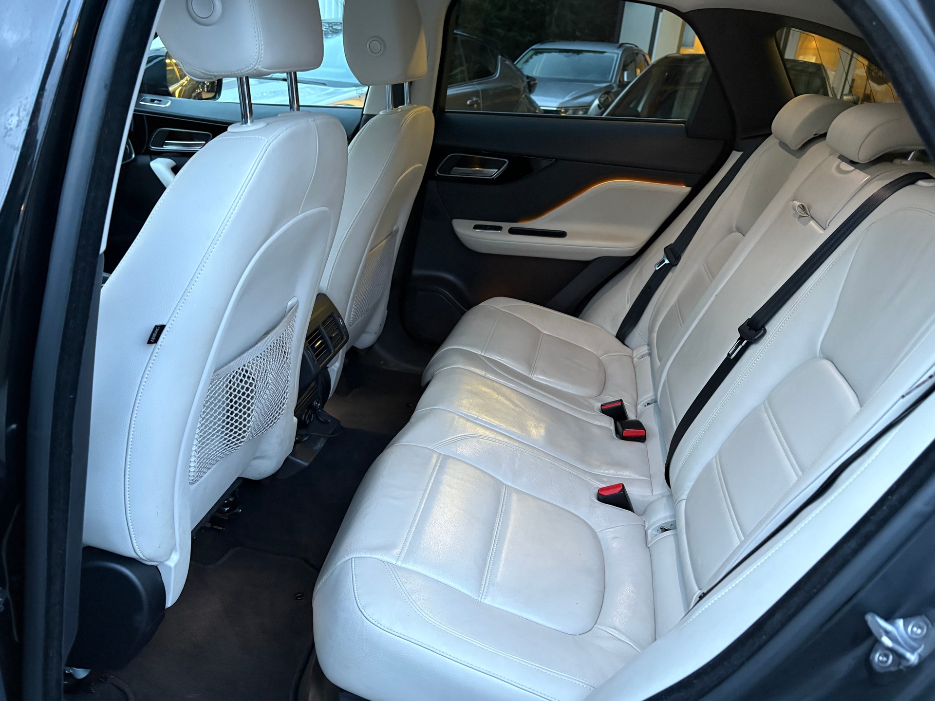JAGUAR F-Pace 2.0d Portfolio AWD-image-13