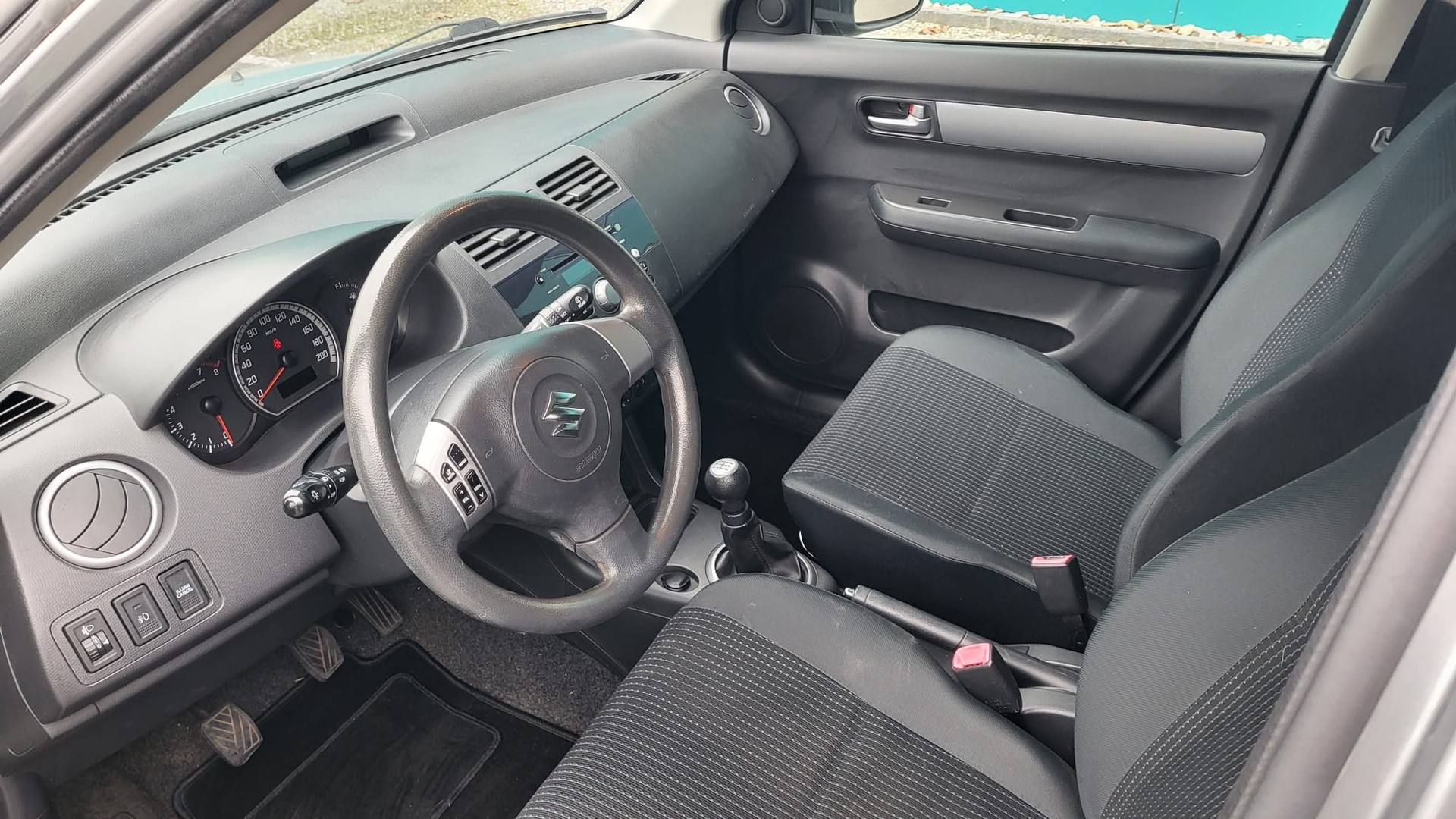 SUZUKI Swift 1.5i 16V VVT GL Top-image-6