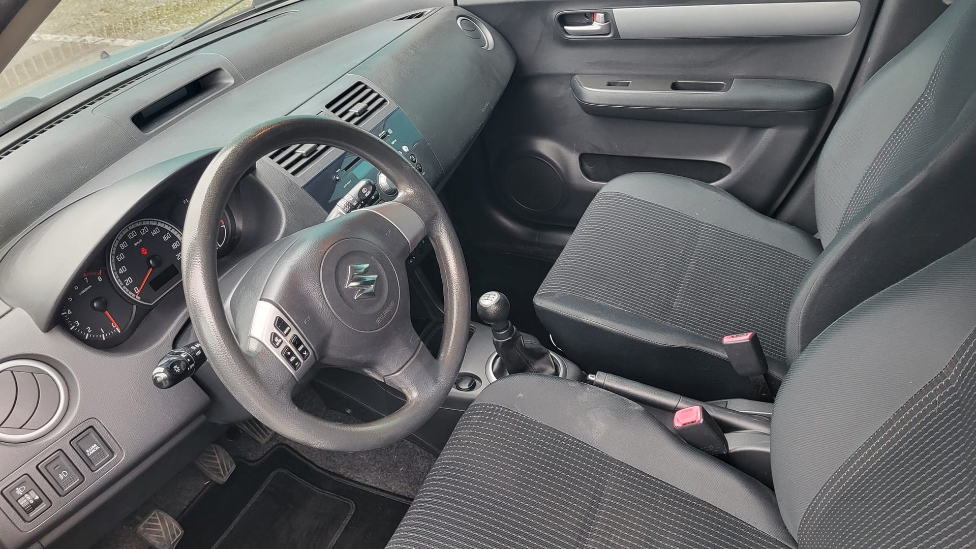 SUZUKI Swift 1.5i 16V VVT GL Top-image-7