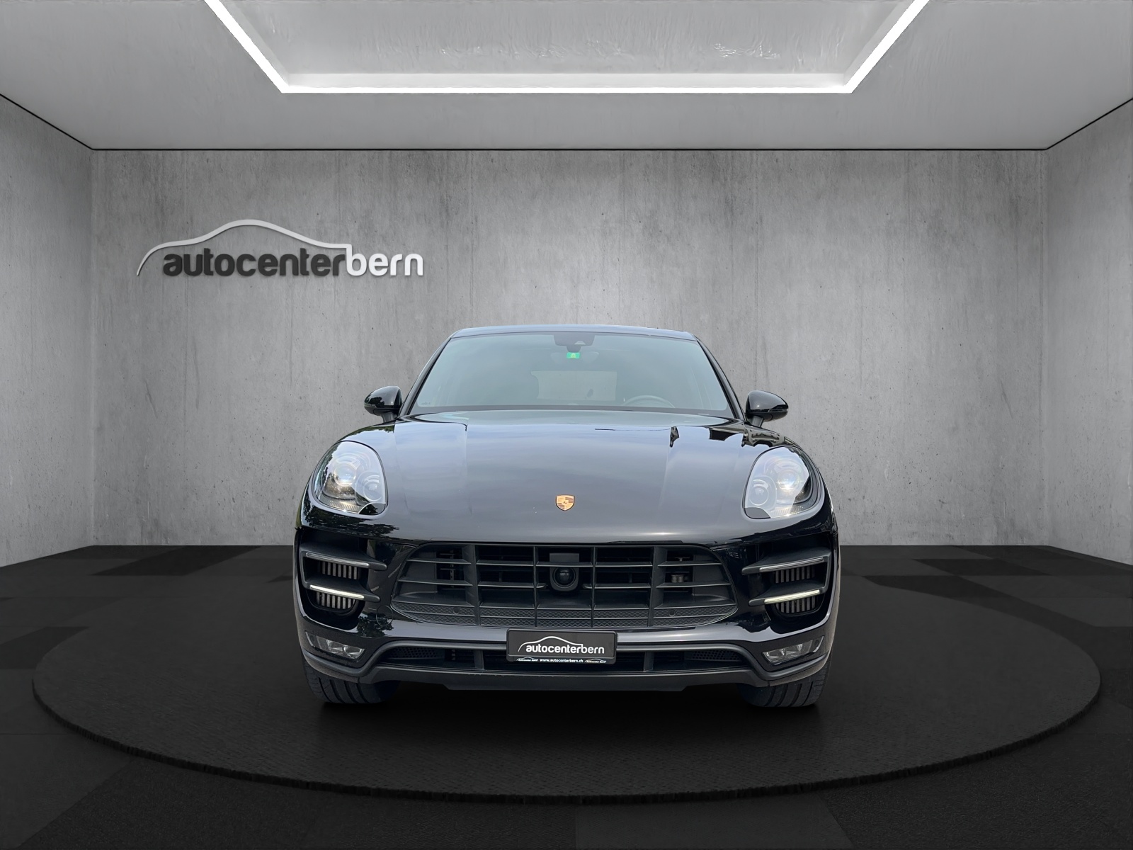 PORSCHE Macan Turbo PDK-image-1
