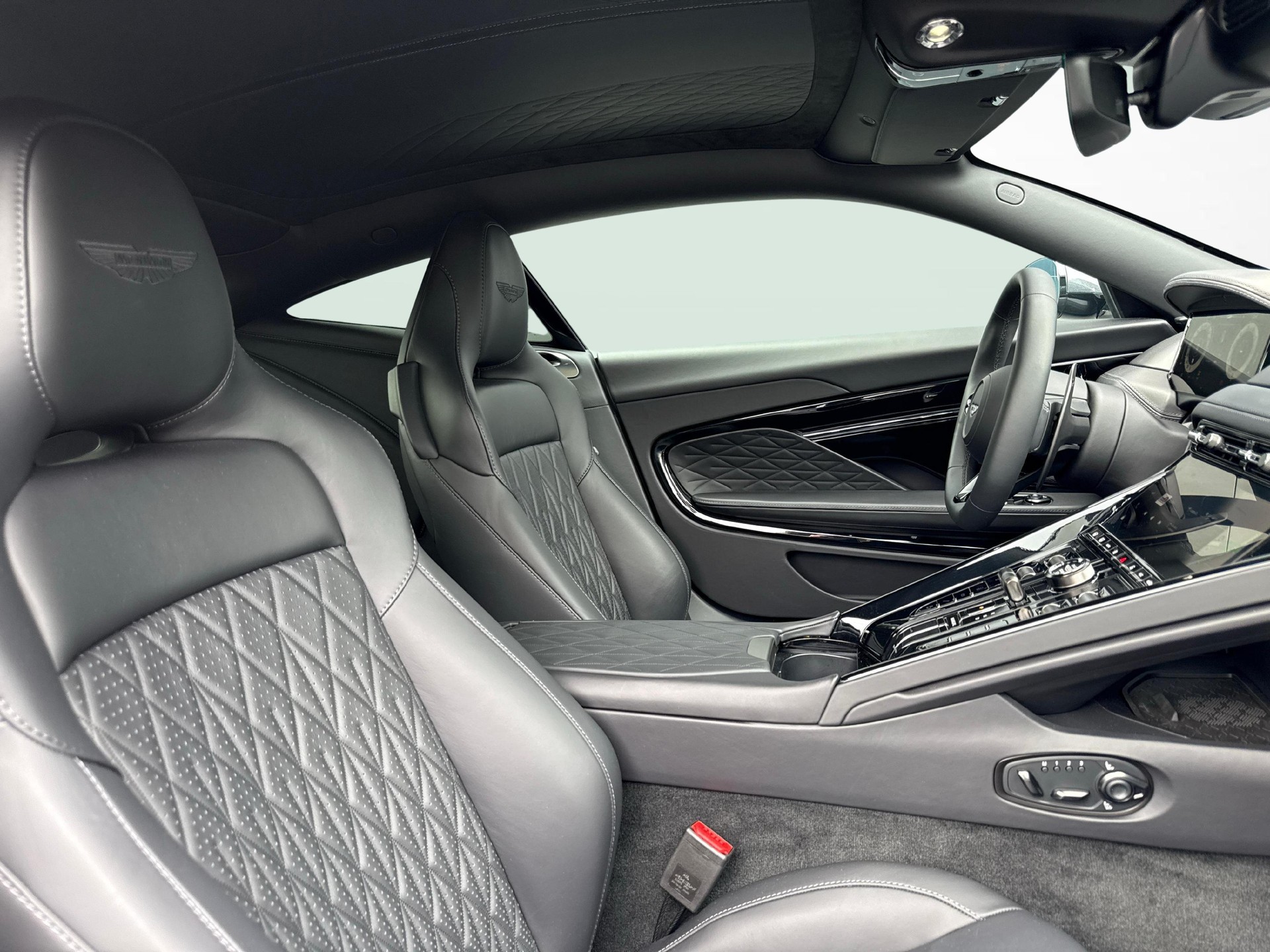 ASTON MARTIN DB12 Coupé 4.0 V8 Bi-Turbo-image-9
