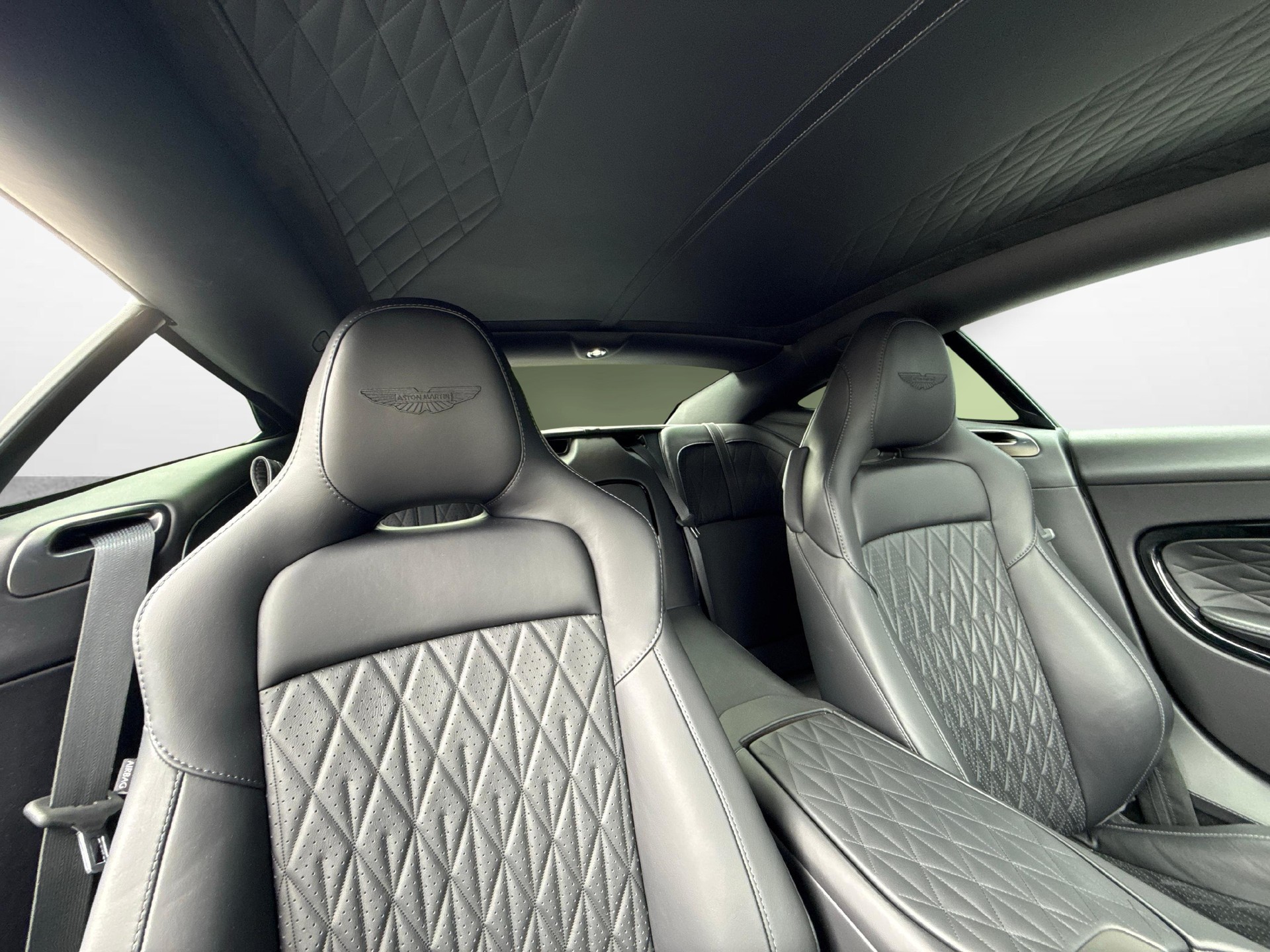ASTON MARTIN DB12 Coupé 4.0 V8 Bi-Turbo-image-10