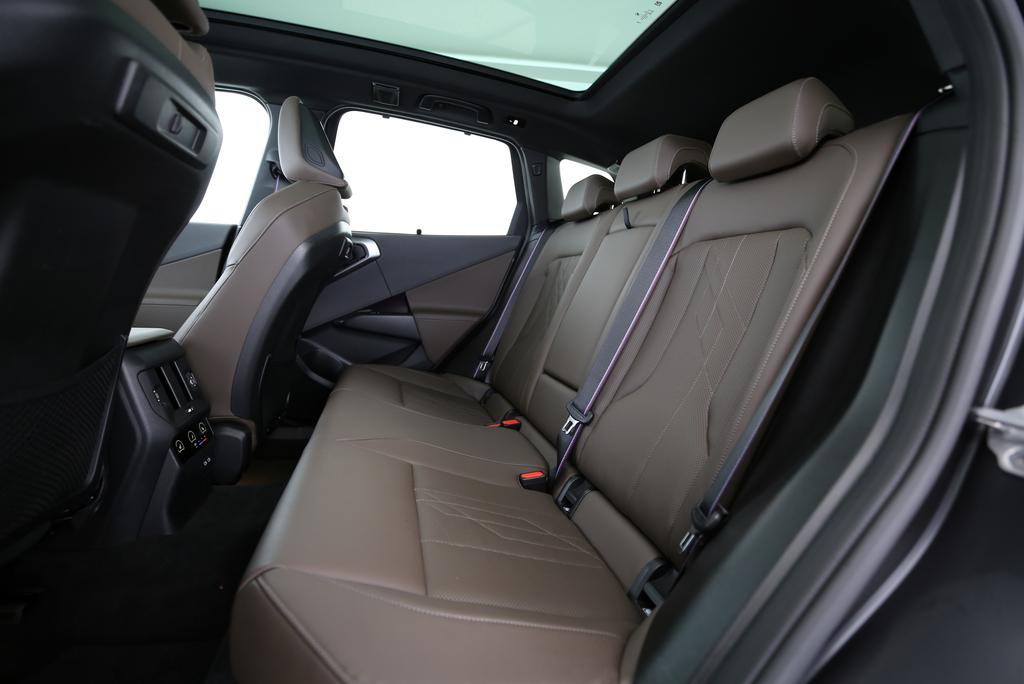 BMW X3 M50i-image-13