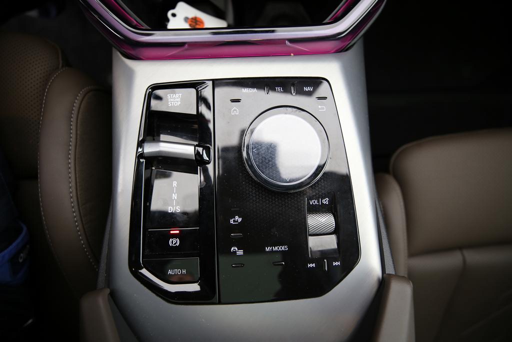 BMW X3 M50i-image-11