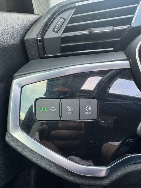 AUDI Q3 40 TFSI advanced quattro S-tronic-image-18