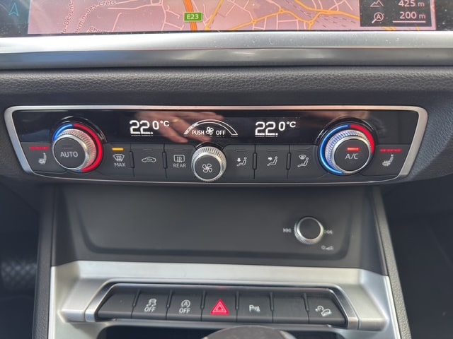 AUDI Q3 40 TFSI advanced quattro S-tronic-image-15