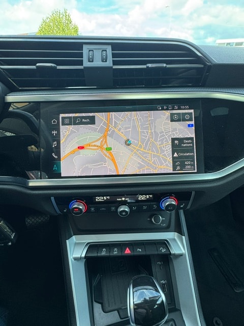 AUDI Q3 40 TFSI advanced quattro S-tronic-image-12