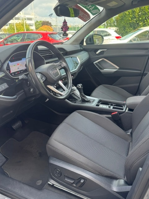 AUDI Q3 40 TFSI advanced quattro S-tronic-image-6
