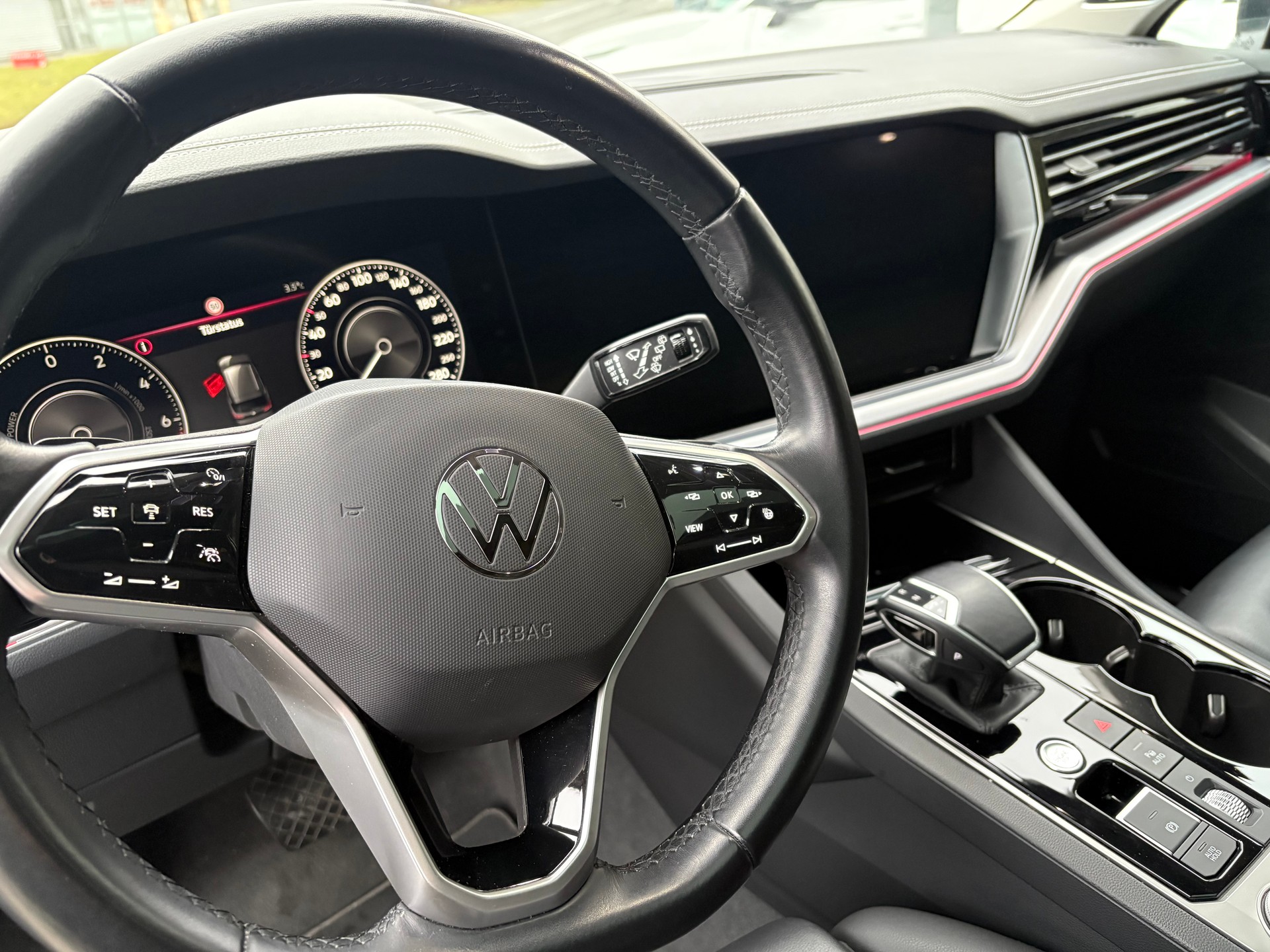 VW Touareg 3.0 TSI eHybrid Elegance Tiptronic-image-8