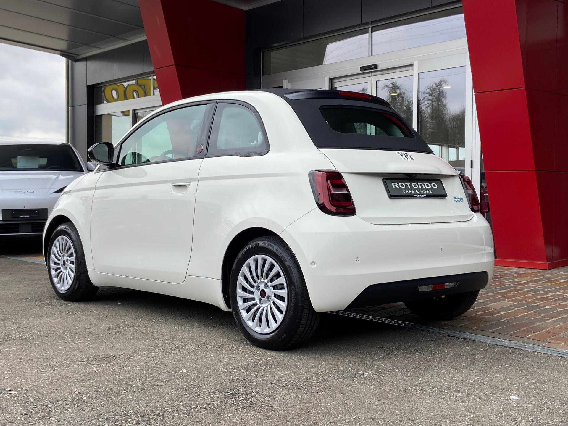 FIAT 500 C electric 87 kW Red-image-12