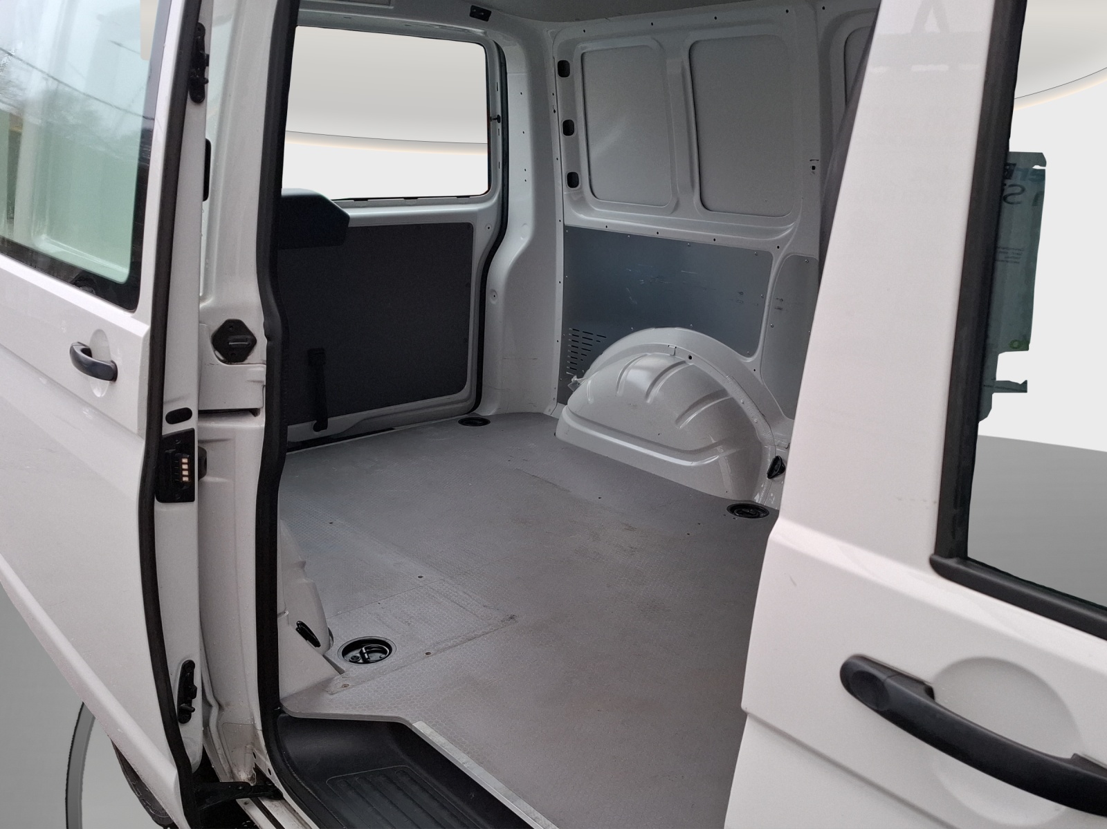VW T6.1 2.0 TDI // 8-fach bereift-image-11