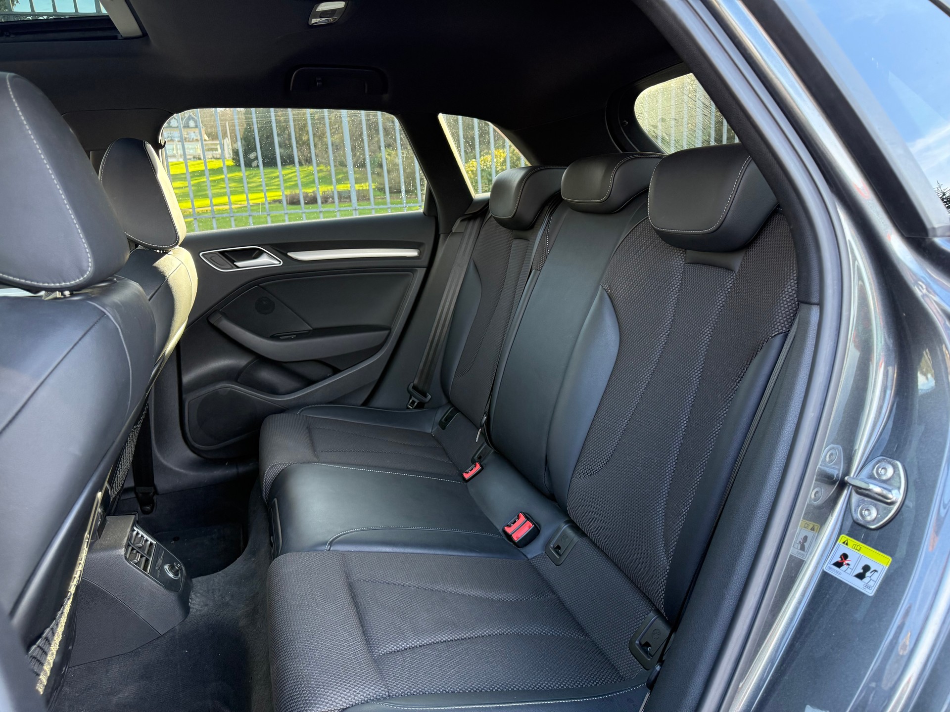 AUDI A3 Sportback 40 TFSI S line quattro S-tronic-image-11