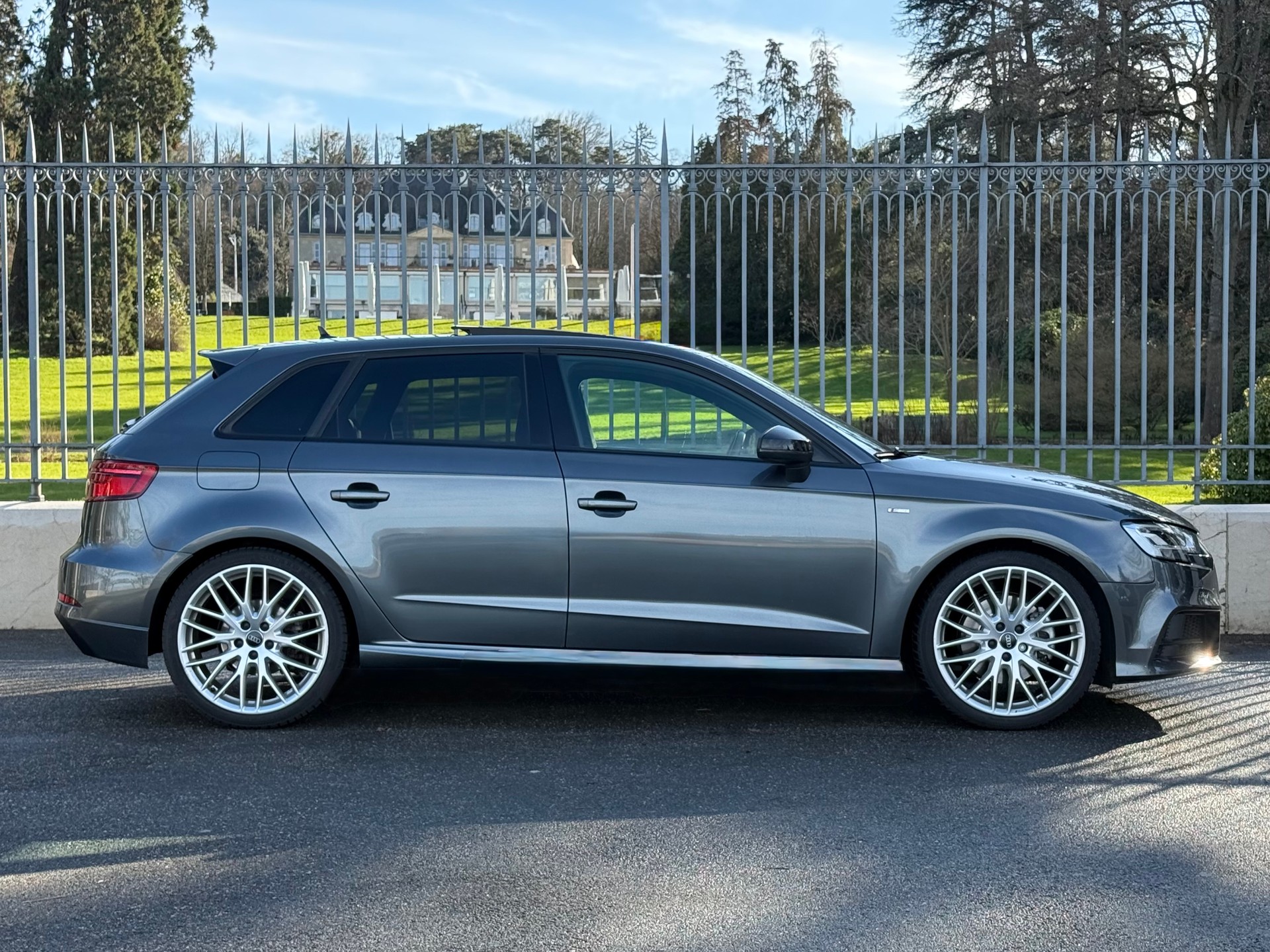 AUDI A3 Sportback 40 TFSI S line quattro S-tronic-image-8