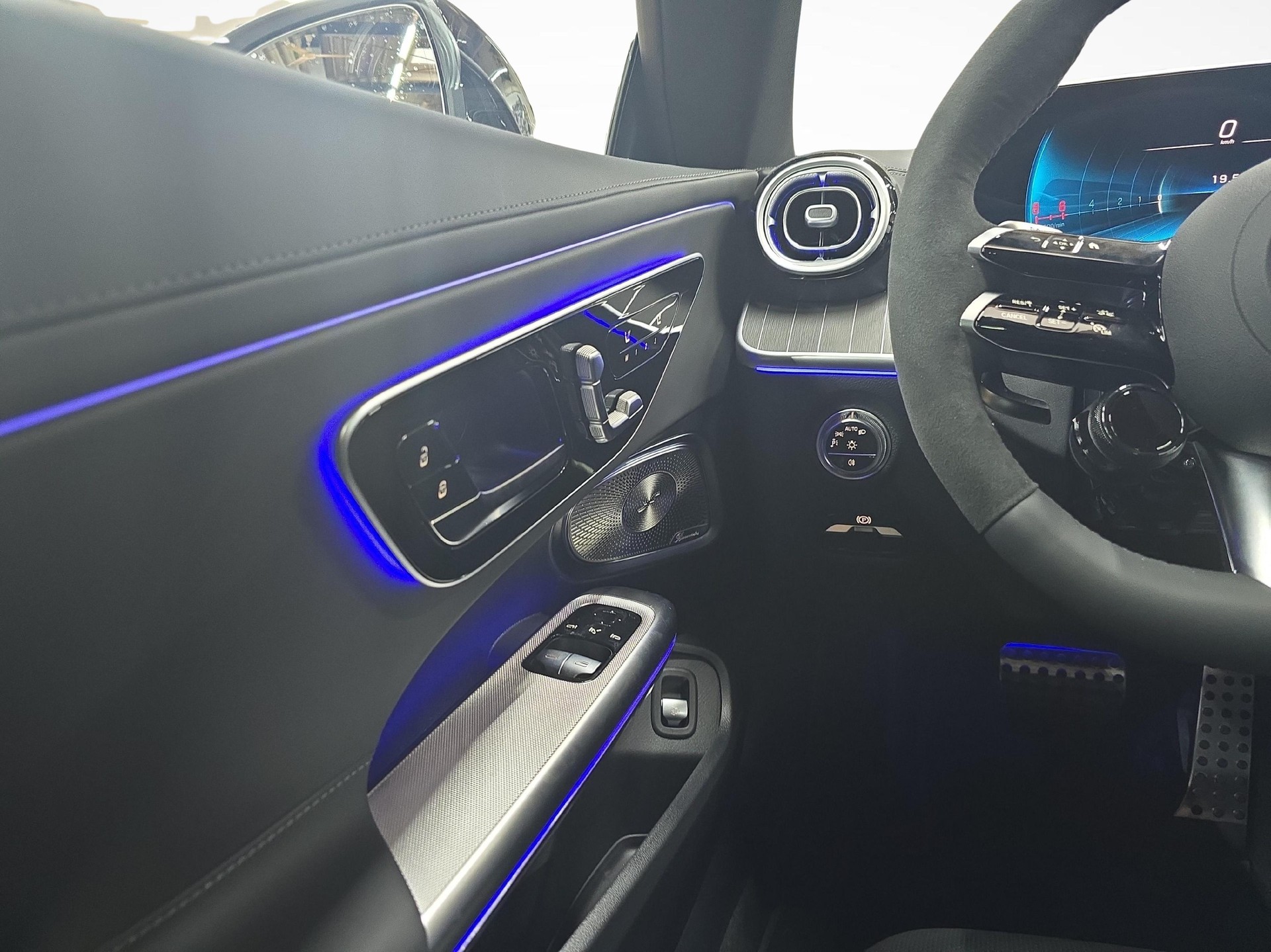 MERCEDES-BENZ AMG CLE 53 4MATIC+ Coupé-image-9