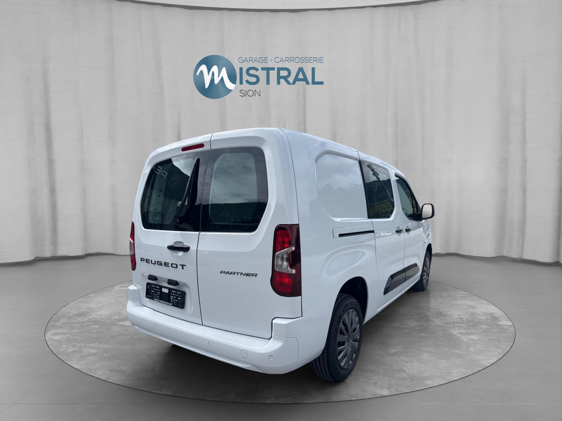 PEUGEOT Partner 1.5 Blue HDi Long 1000kg EAT8-image-4