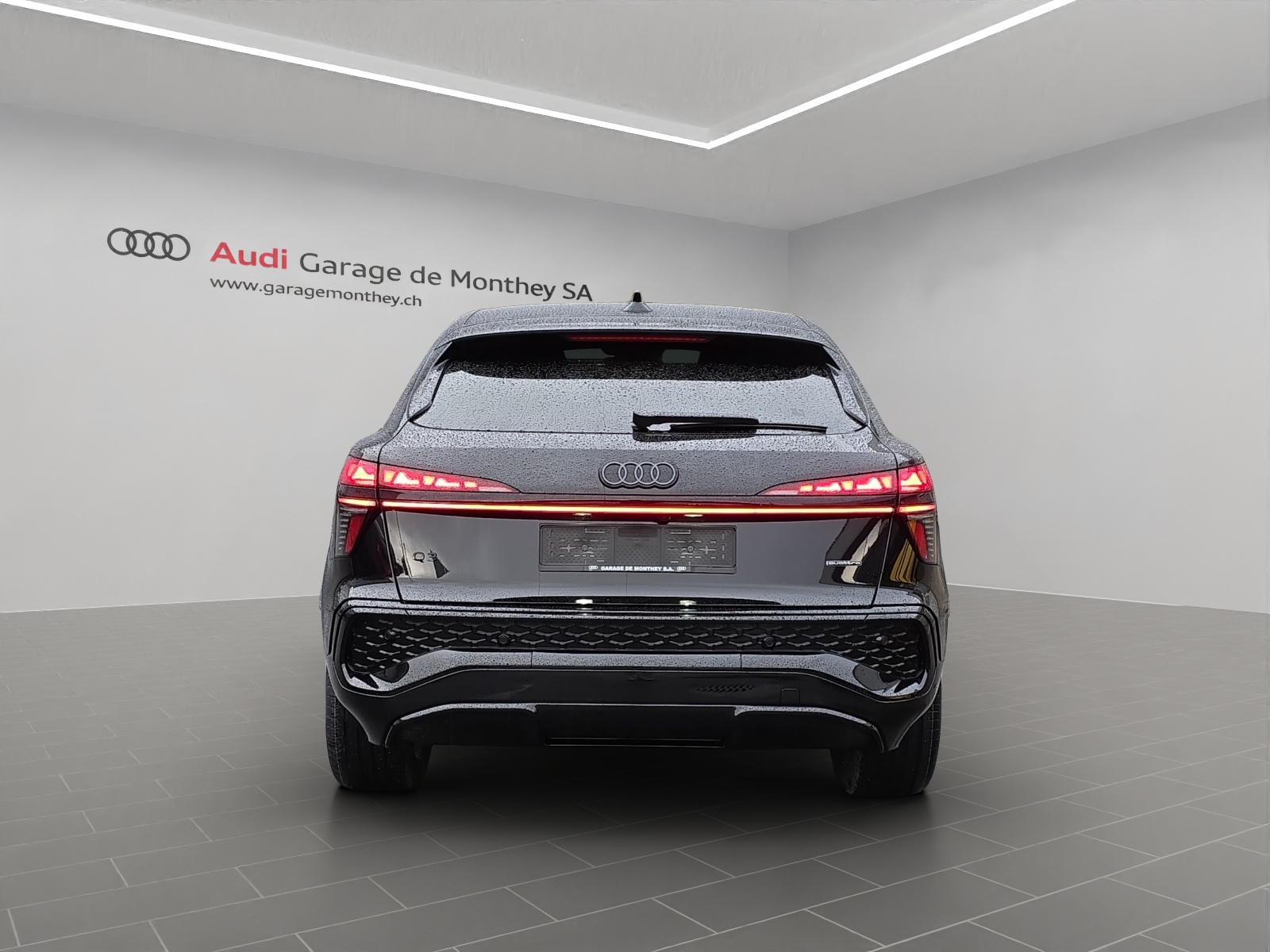 AUDI Q3 Sportback TFSI quattro 195 kW S tronic-image-4