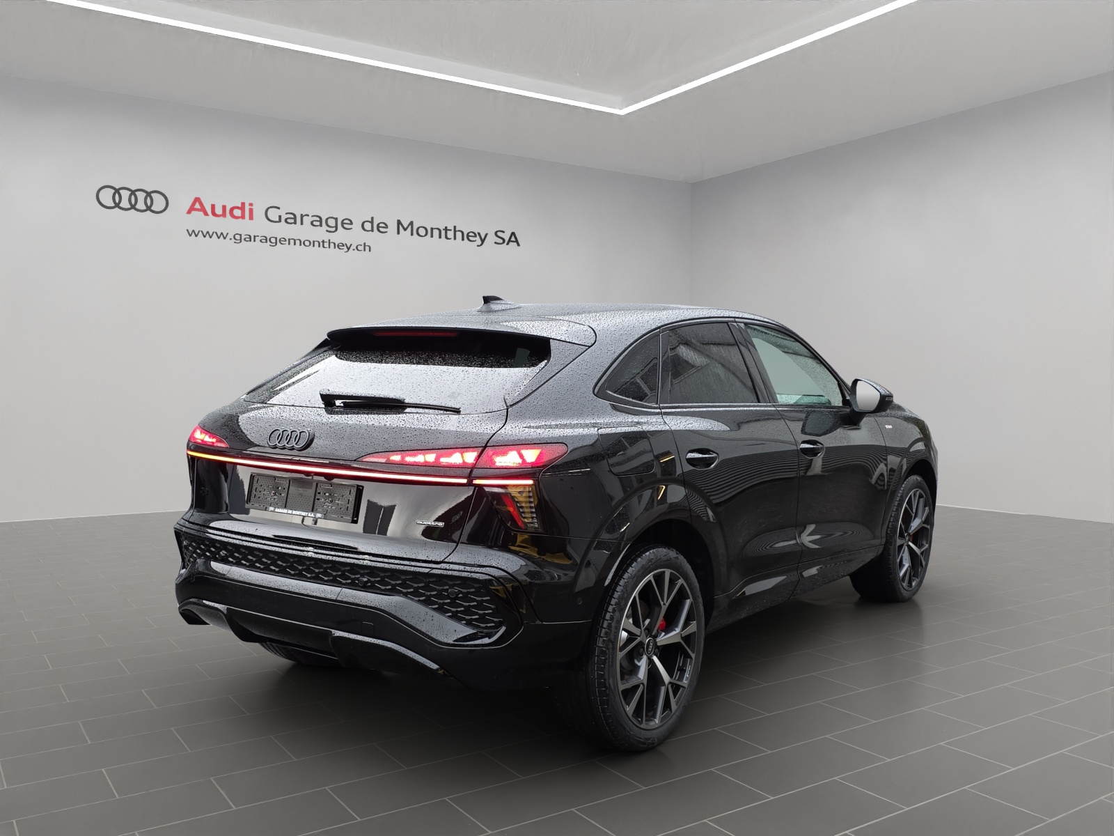 AUDI Q3 Sportback TFSI quattro 195 kW S tronic-image-3