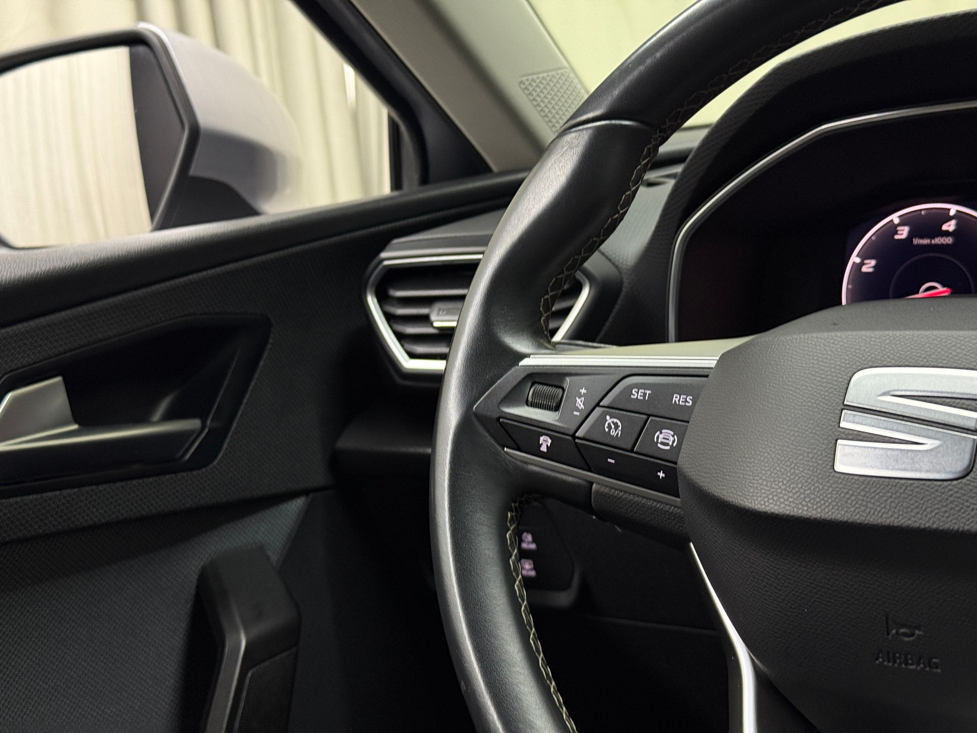 SEAT Leon ST 2.0 TDI EVO DSG Style-image-10