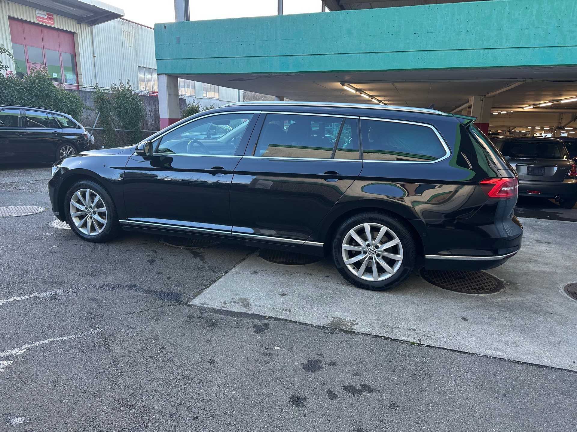 VW Passat Variant 2.0 TDI BMT Trendline DSG-image-3