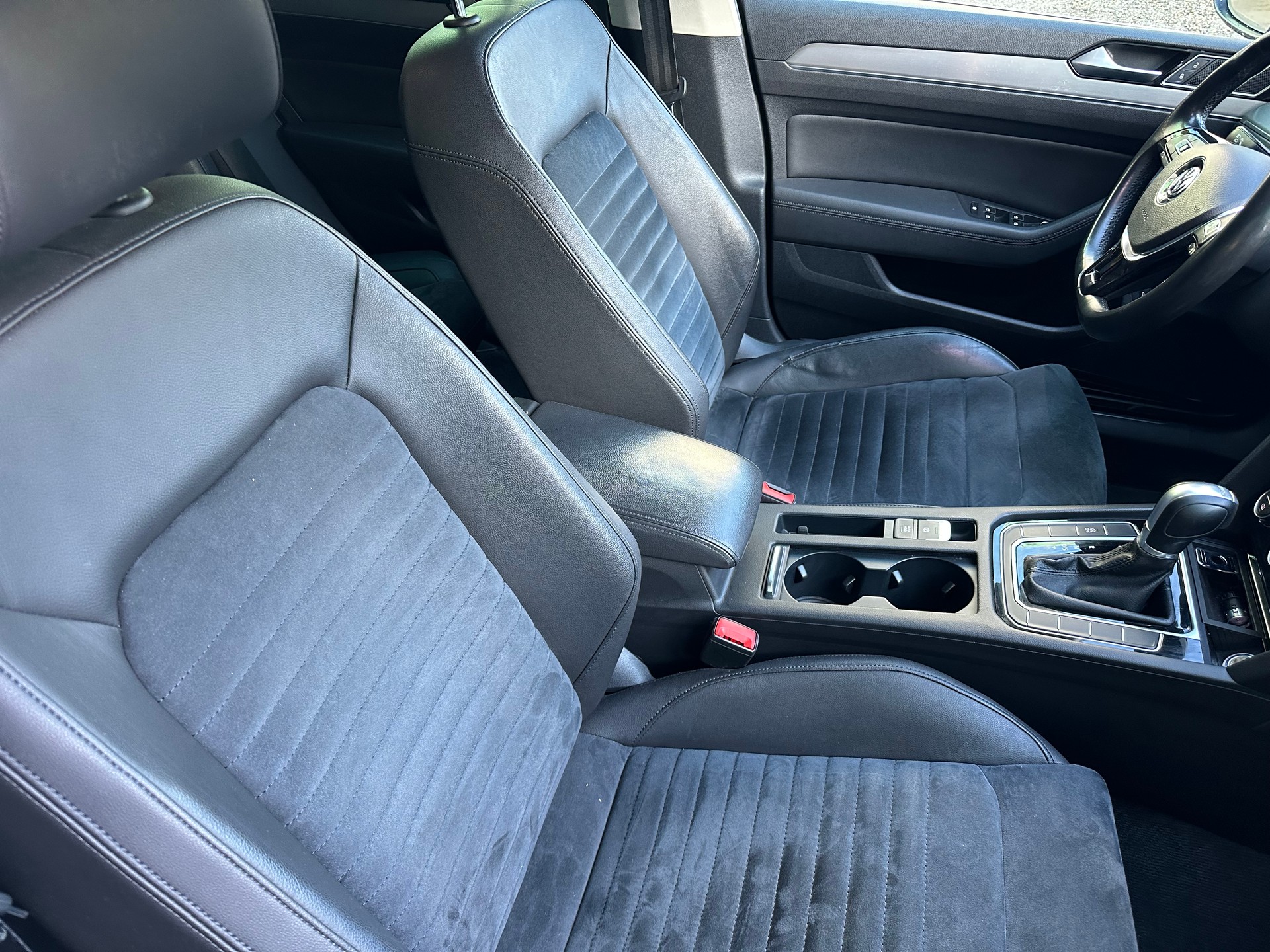 VW Passat Variant 2.0 TDI BMT Trendline DSG-image-9
