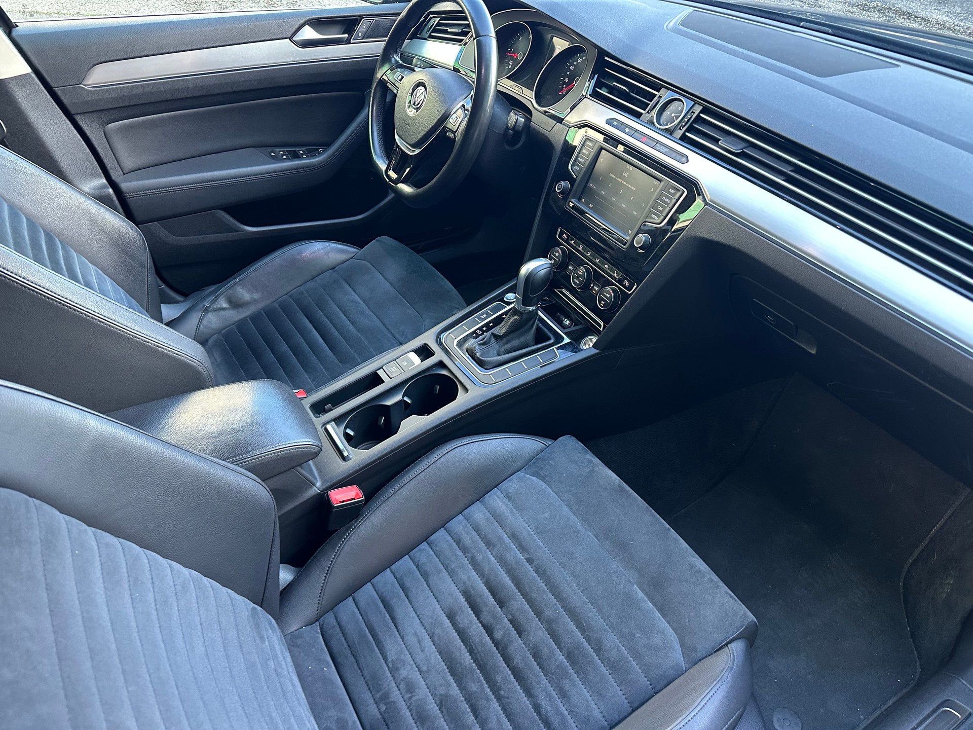 VW Passat Variant 2.0 TDI BMT Trendline DSG-image-8