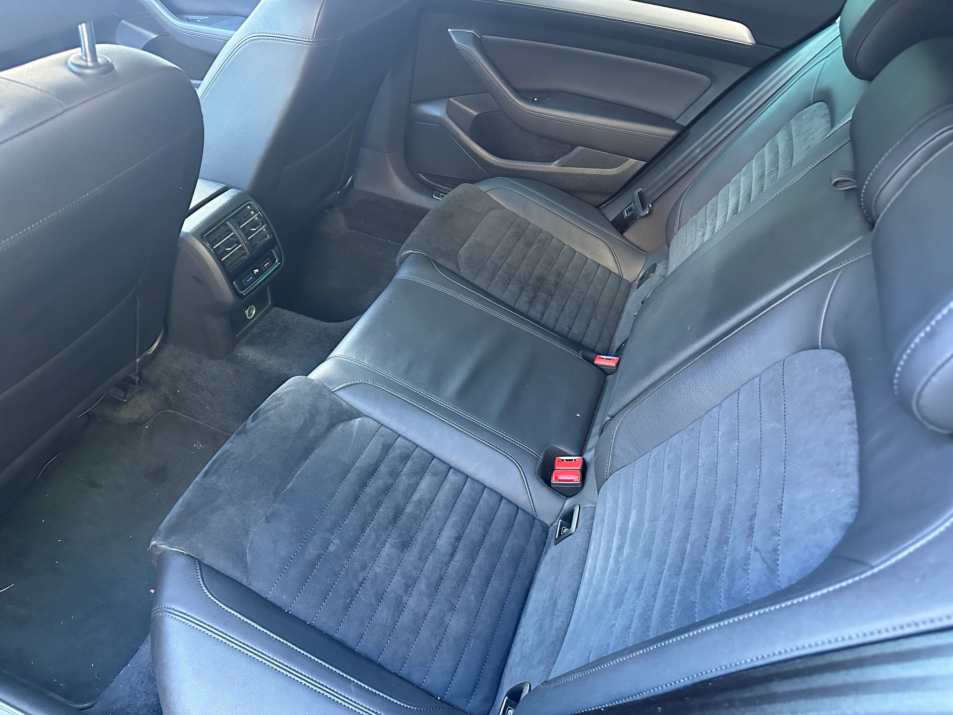 VW Passat Variant 2.0 TDI BMT Trendline DSG-image-7