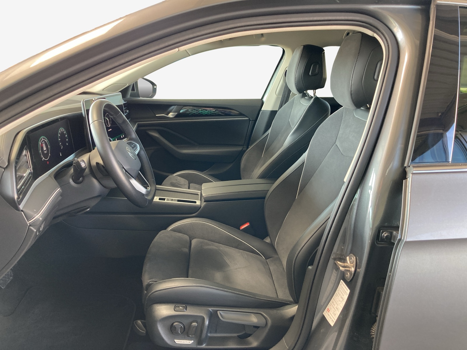 VW Passat Variant 2.0 TDI evo Business 4 Motion DSG-image-7