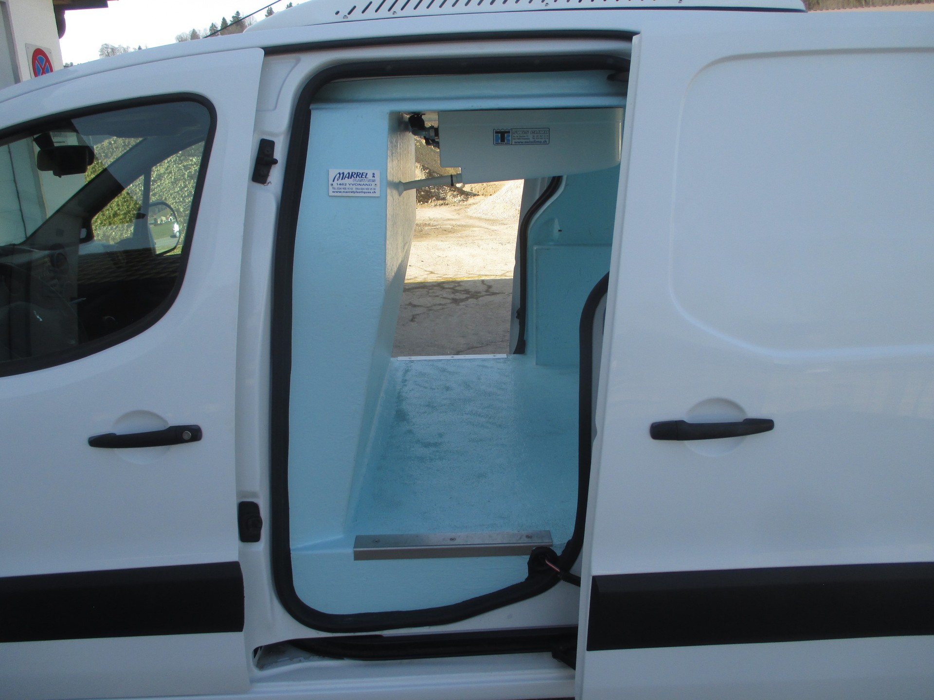 PEUGEOT Partner 1.6 e-HDI Urban Pack-image-9