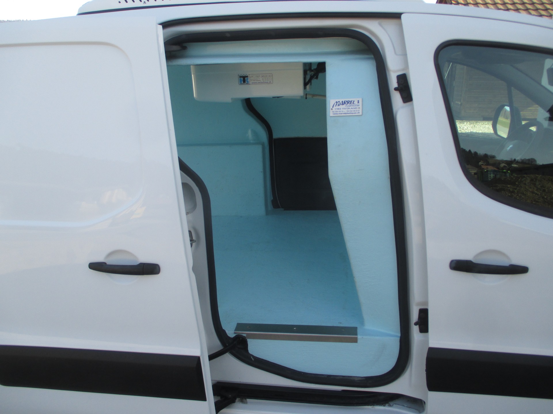 PEUGEOT Partner 1.6 e-HDI Urban Pack-image-8