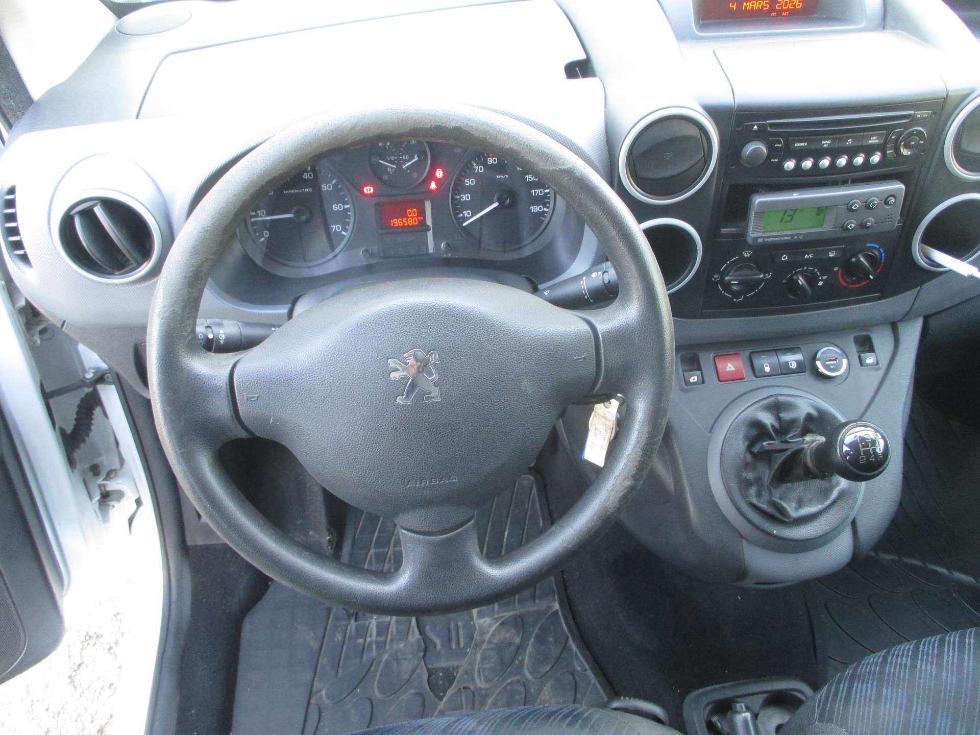 PEUGEOT Partner 1.6 e-HDI Urban Pack-image-12