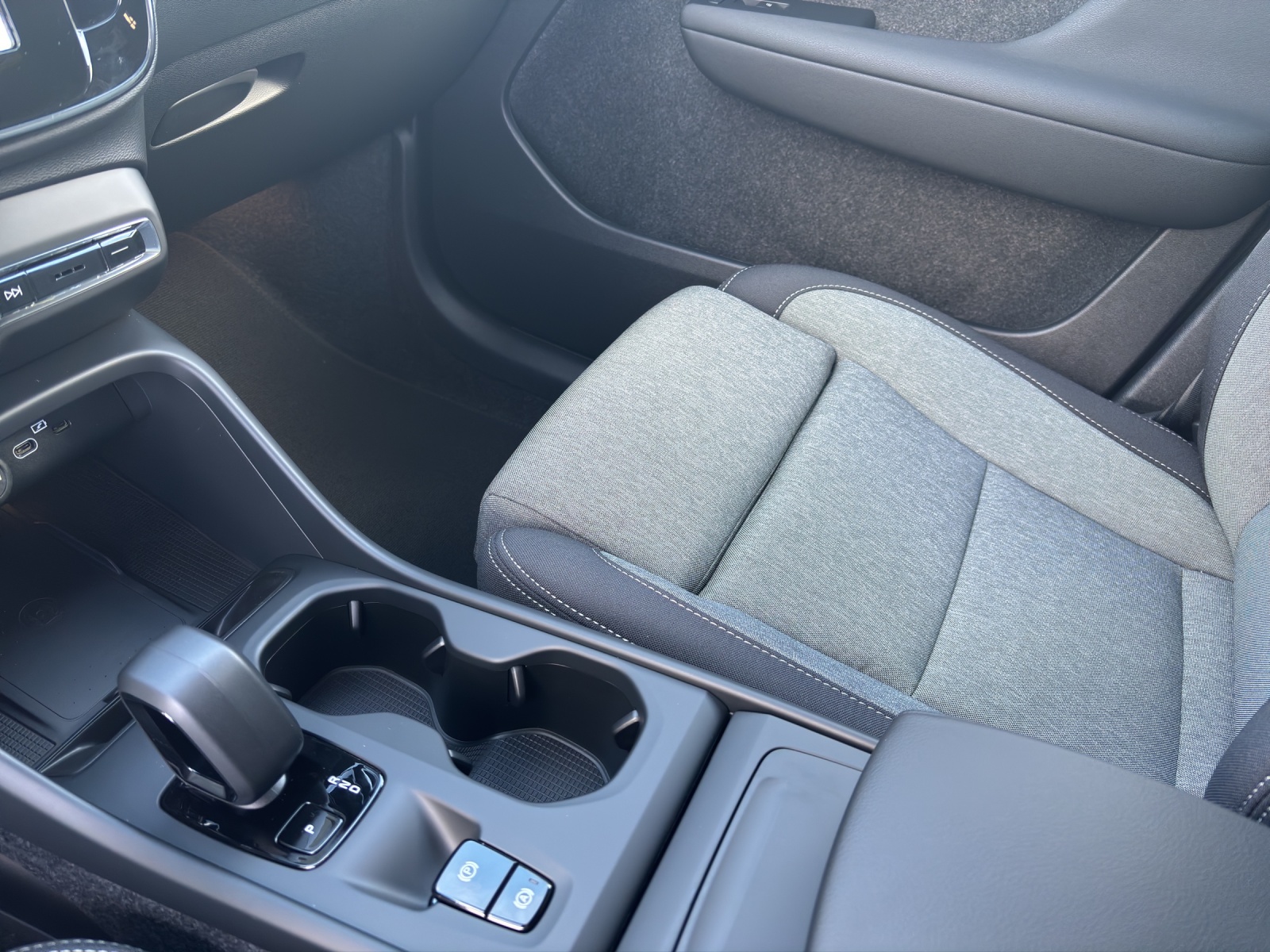 VOLVO XC40 2.0 B3 MH XCITE-image-5