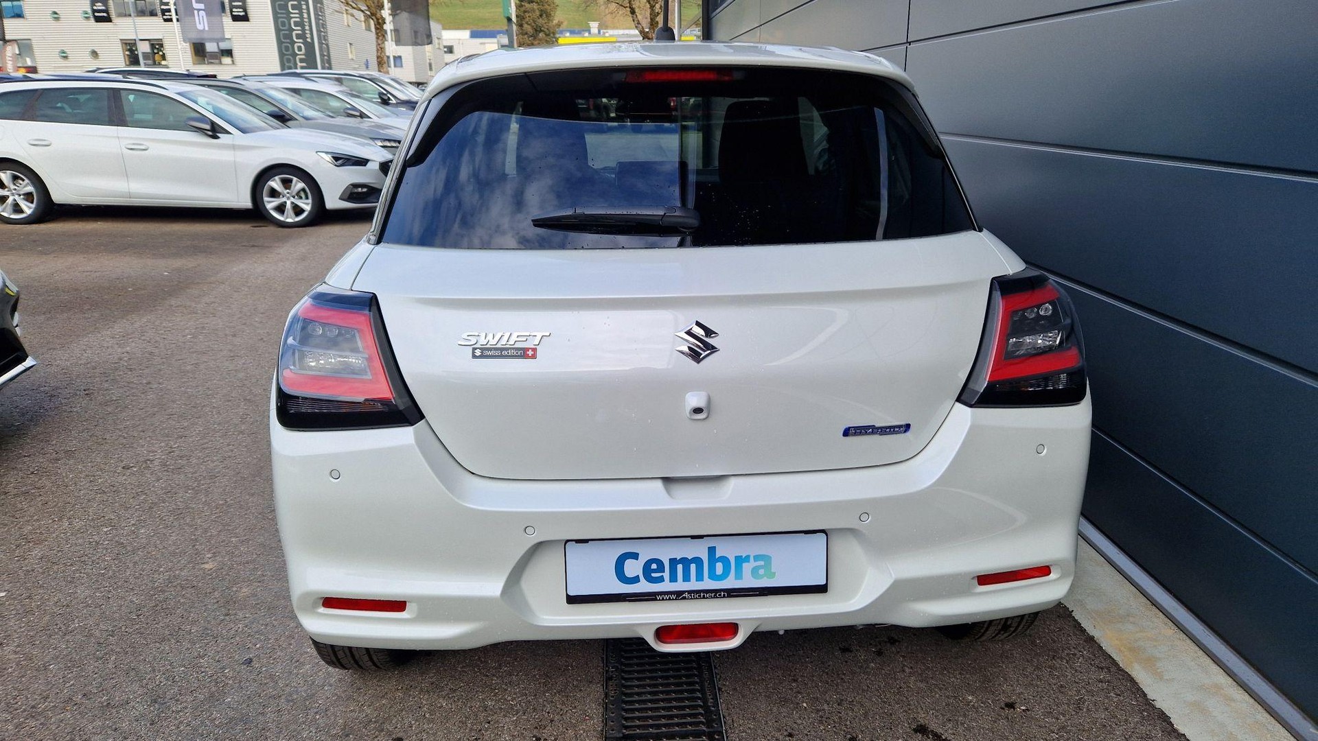 SUZUKI Swift 1.2 Sakura Hybrid 4x4-image-3