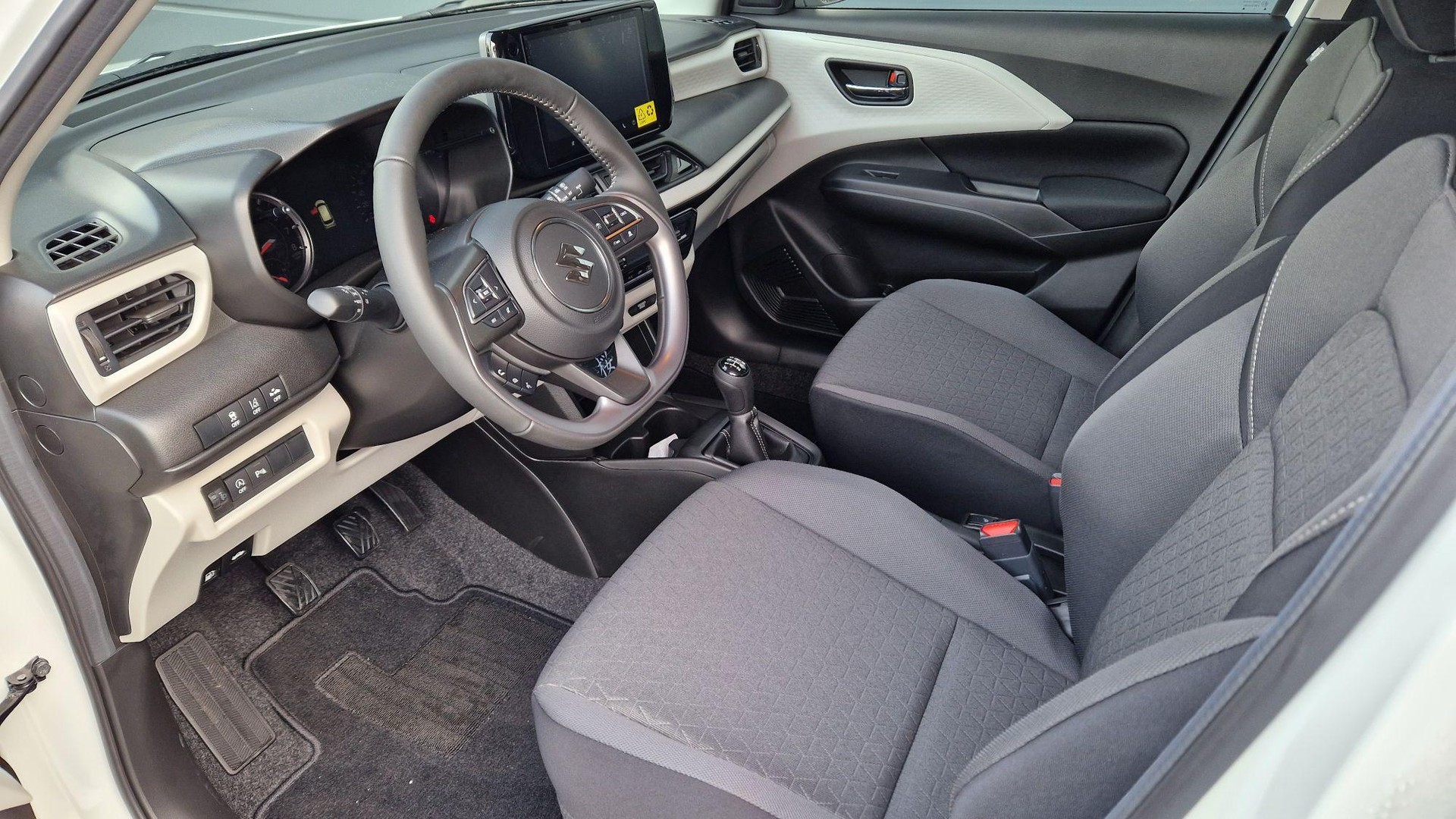 SUZUKI Swift 1.2 Sakura Hybrid 4x4-image-9