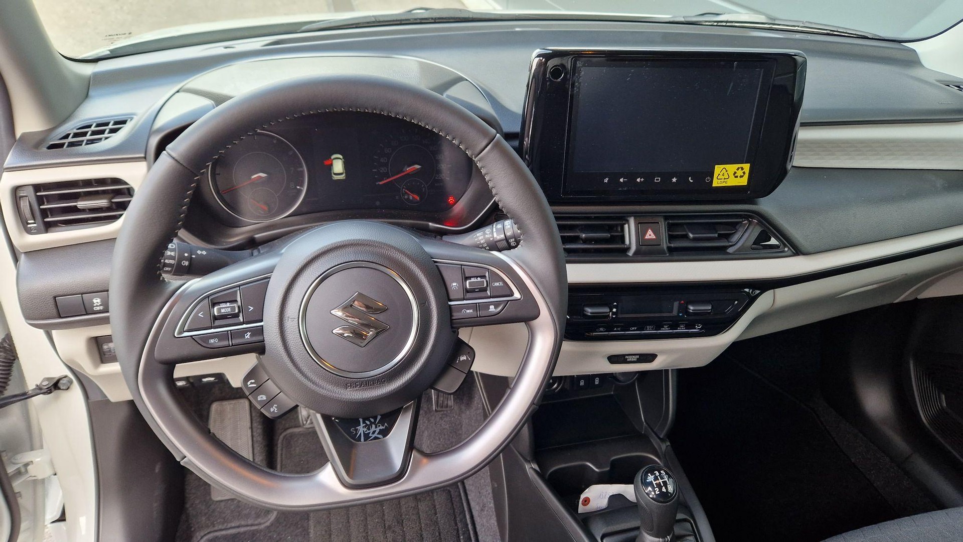 SUZUKI Swift 1.2 Sakura Hybrid 4x4-image-7