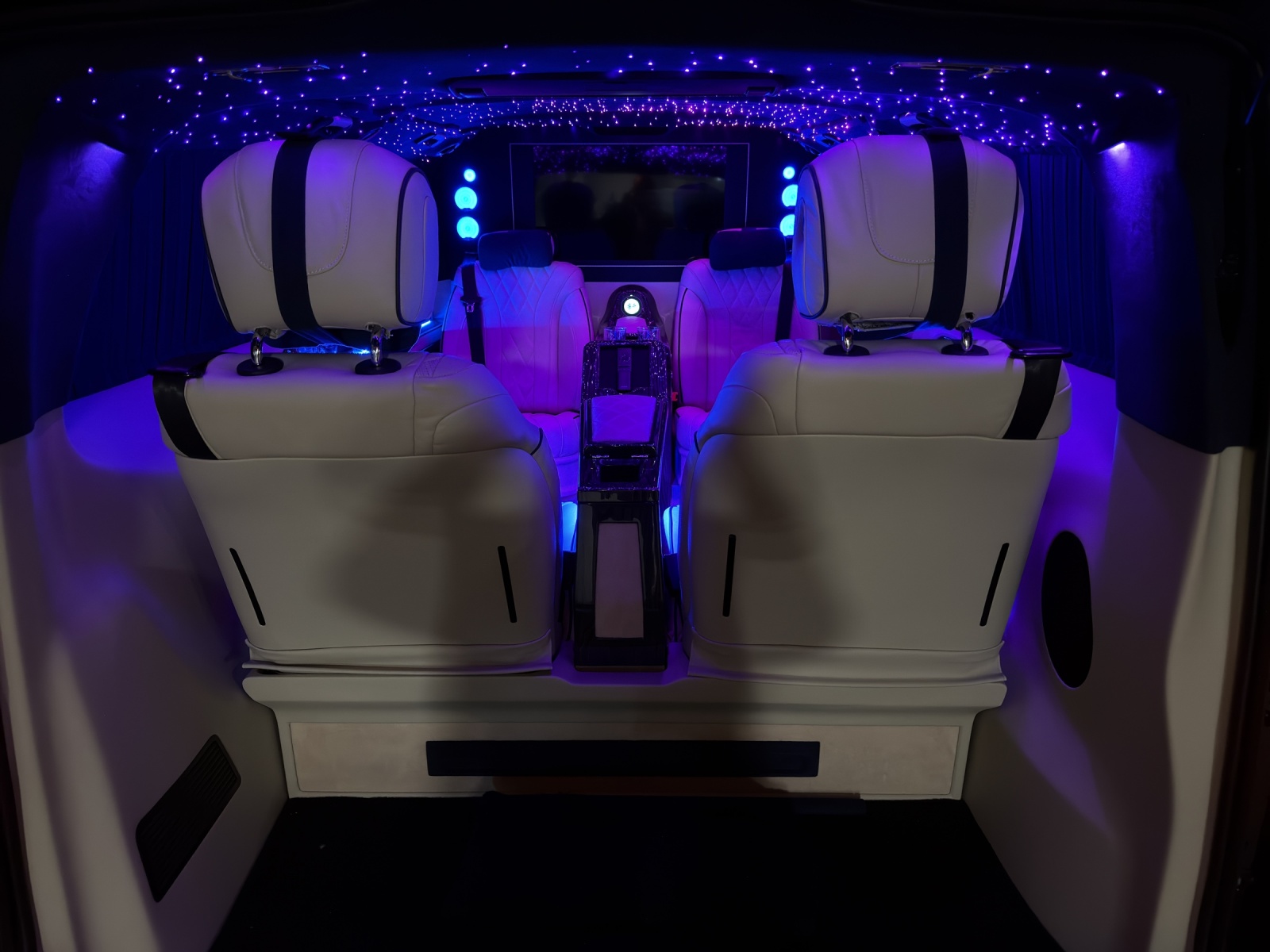 MERCEDES-BENZ V 300d VIP Luxe Extralong 4Matic-image-15