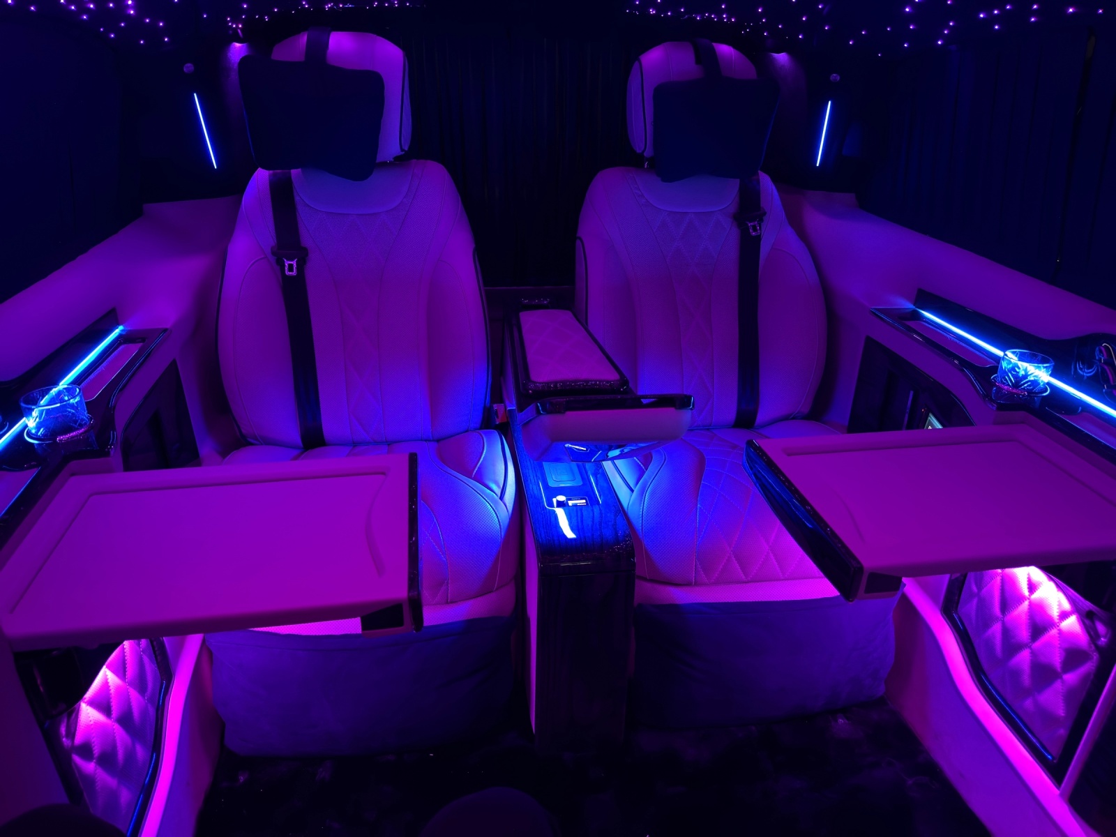 MERCEDES-BENZ V 300d VIP Luxe Extralong 4Matic-image-16