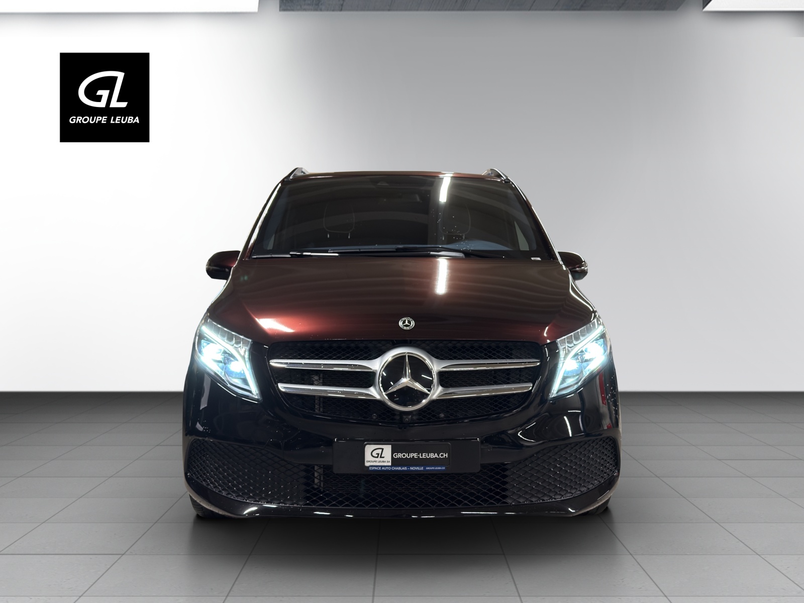 MERCEDES-BENZ V 300d VIP Luxe Extralong 4Matic-showroom-element-1