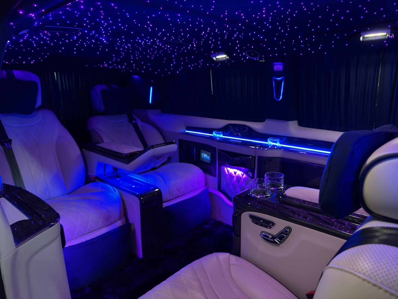 MERCEDES-BENZ V 300d VIP Luxe Extralong 4Matic-image-8